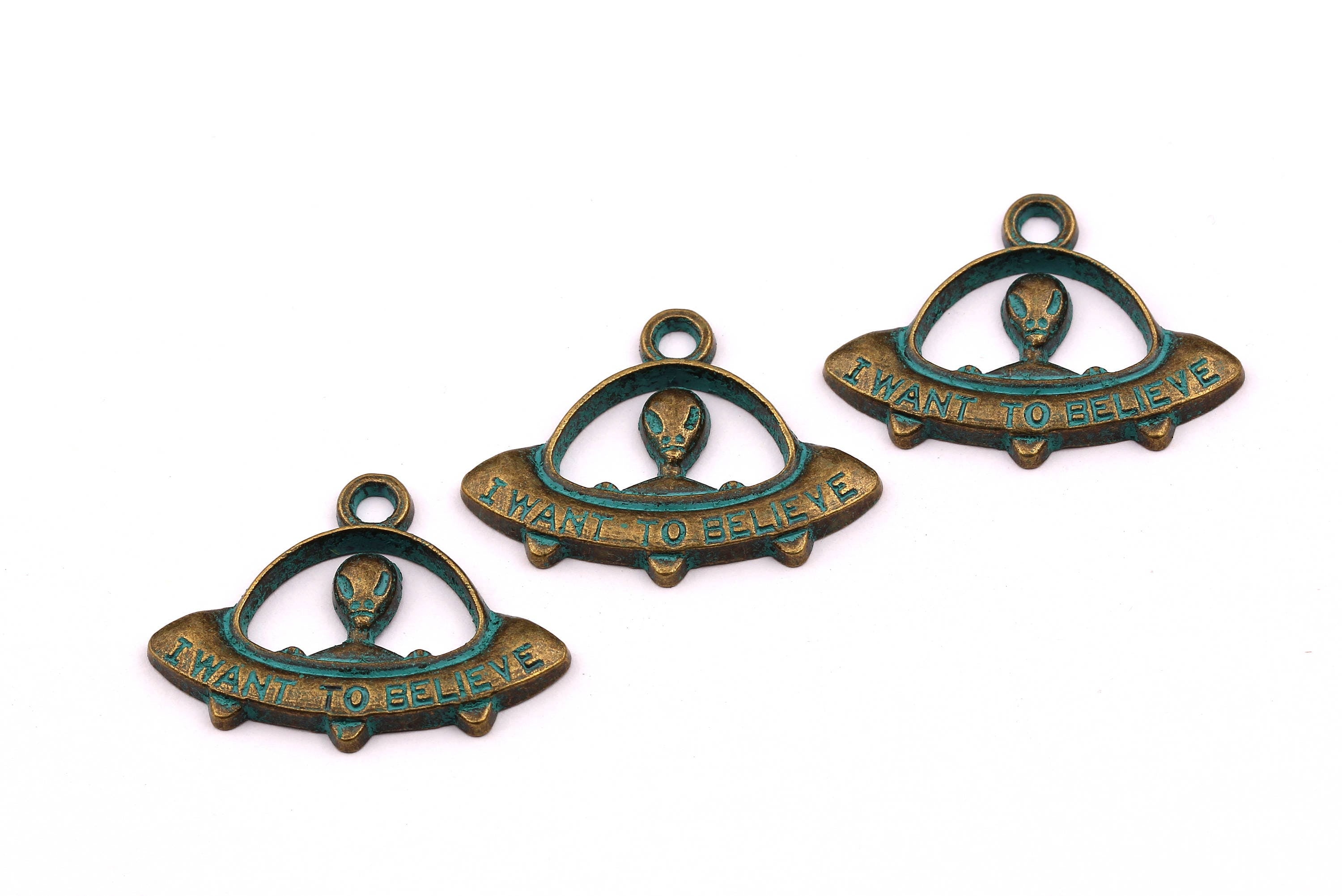 Faux Patina Pendant - Spaceship Shaped - Alloy Charms - Antique Bronze Tone Necklace - Zinc Alloy Beads - Jewelry Supplies - 20x30mm ZZ1044 - DOMEDBAZAAR
