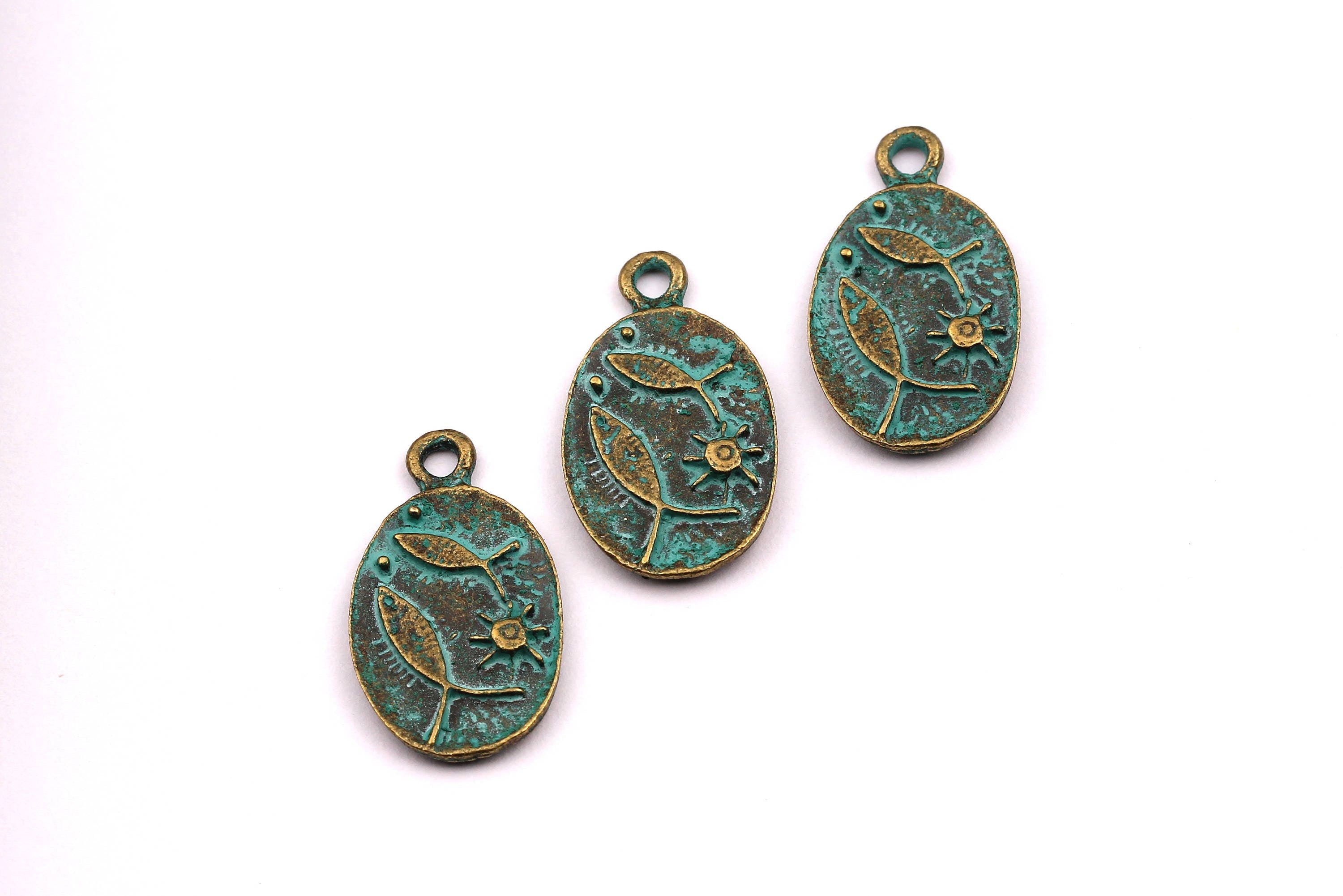Faux Patina Pendant - Fish Shaped - Alloy Charms - Antique Bronze Tone Necklace - Zinc Alloy Beads - Jewelry Supplies - 22x12x2mm ZZ1077 - DOMEDBAZAAR