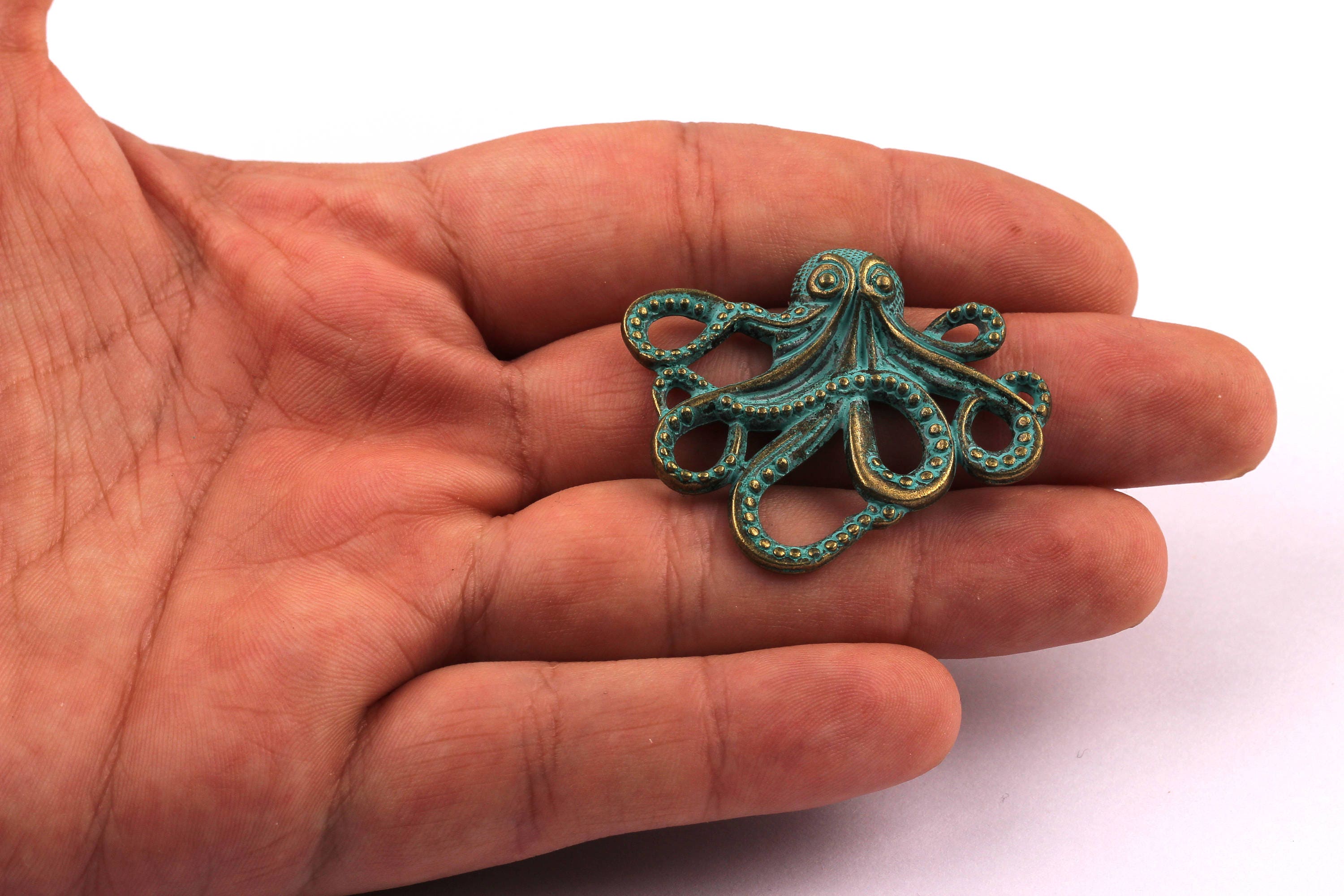 Faux Patina Pendant - Octopus Shaped - Alloy Charms - Antique Bronze Tone Necklace - Zinc Alloy Beads - Jewelry Supplies - 35x40x3mm ZZ1017 - DOMEDBAZAAR