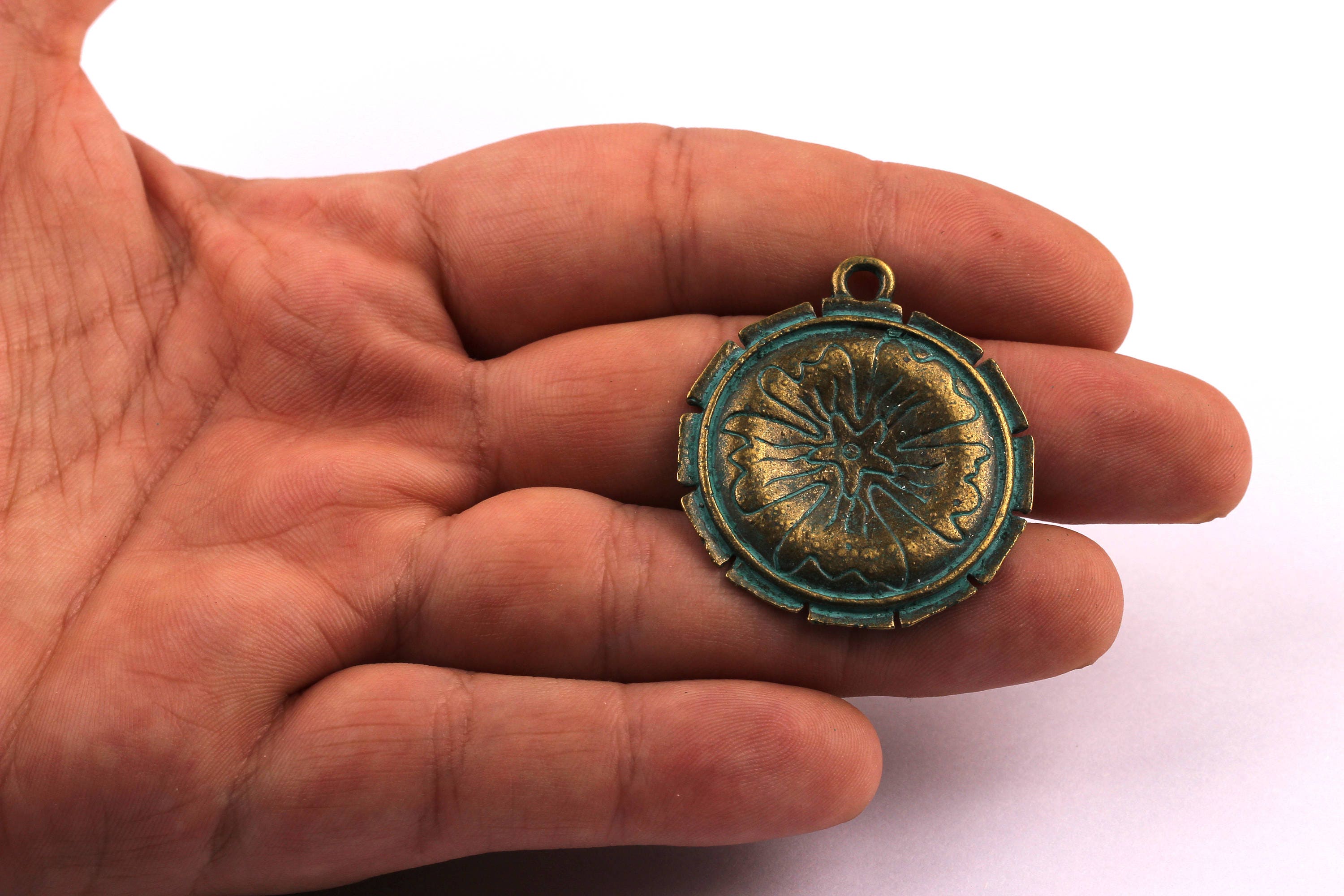 Faux Patina Pendant - Medal Shaped - Alloy Charms - Antique Bronze Tone Necklace - Zinc Alloy Beads - Jewelry Supplies - 33x33x2.2mm ZZ1057 - DOMEDBAZAAR