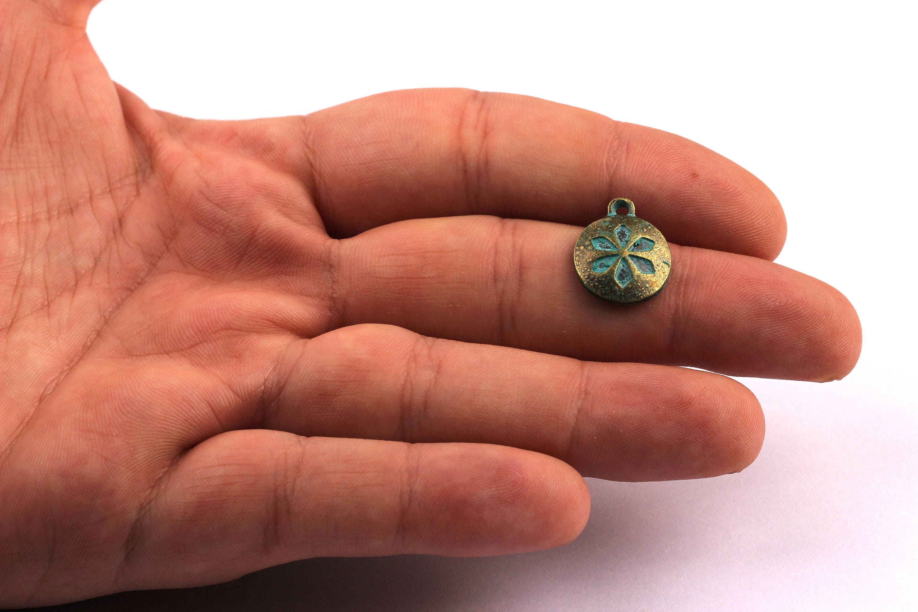 Faux Patina Pendant - Button Shaped - Alloy Charms - Antique Bronze Tone Necklace - Zinc Alloy Beads - Jewelry Supplies - 16x13x2.5mm ZZ1070 - DOMEDBAZAAR