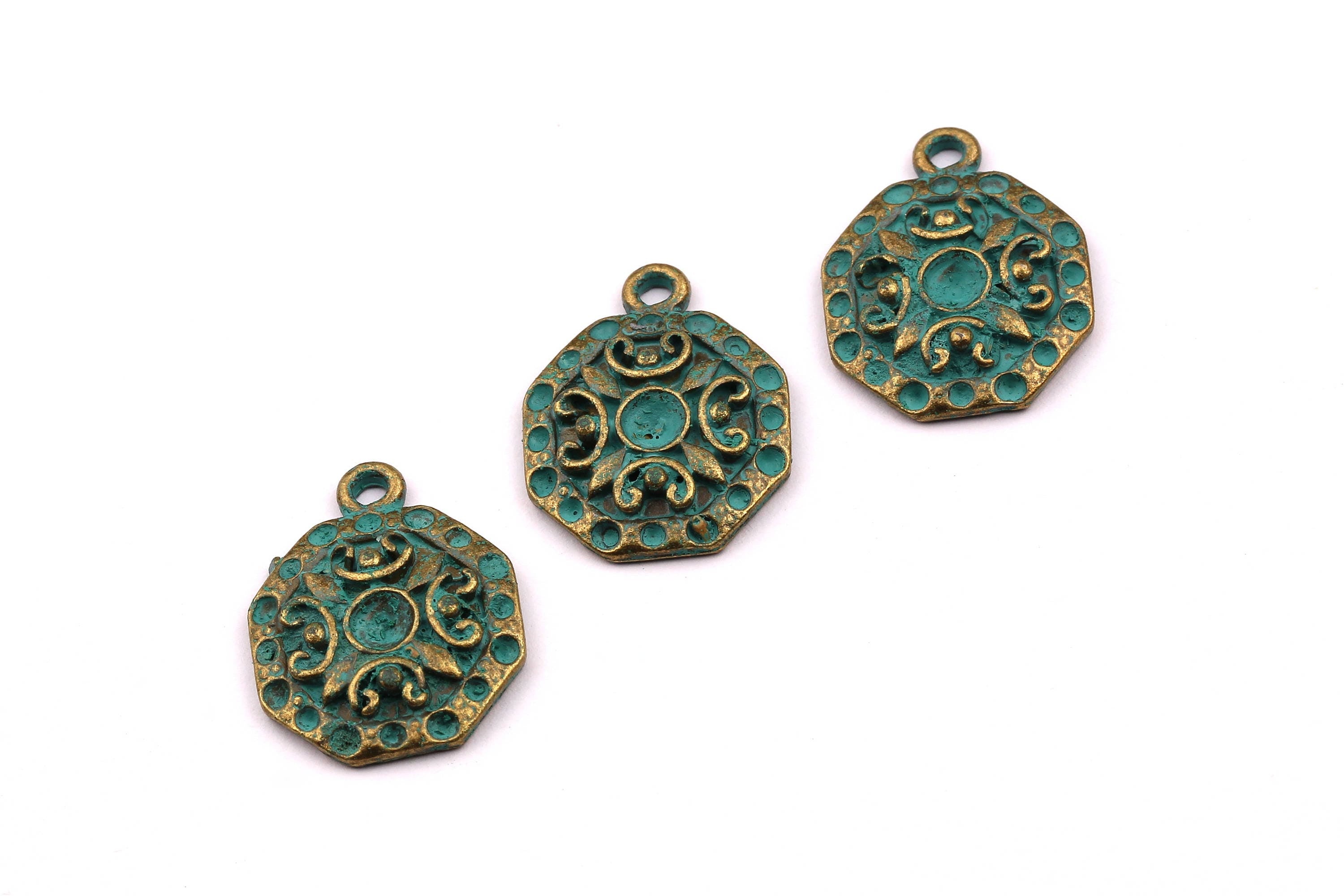 Faux Patina Pendant - Medal Shaped - Alloy Charms - Antique Bronze Tone Necklace - Zinc Alloy Beads - Jewelry Supplies - 20x20x3mm ZZ1054 - DOMEDBAZAAR
