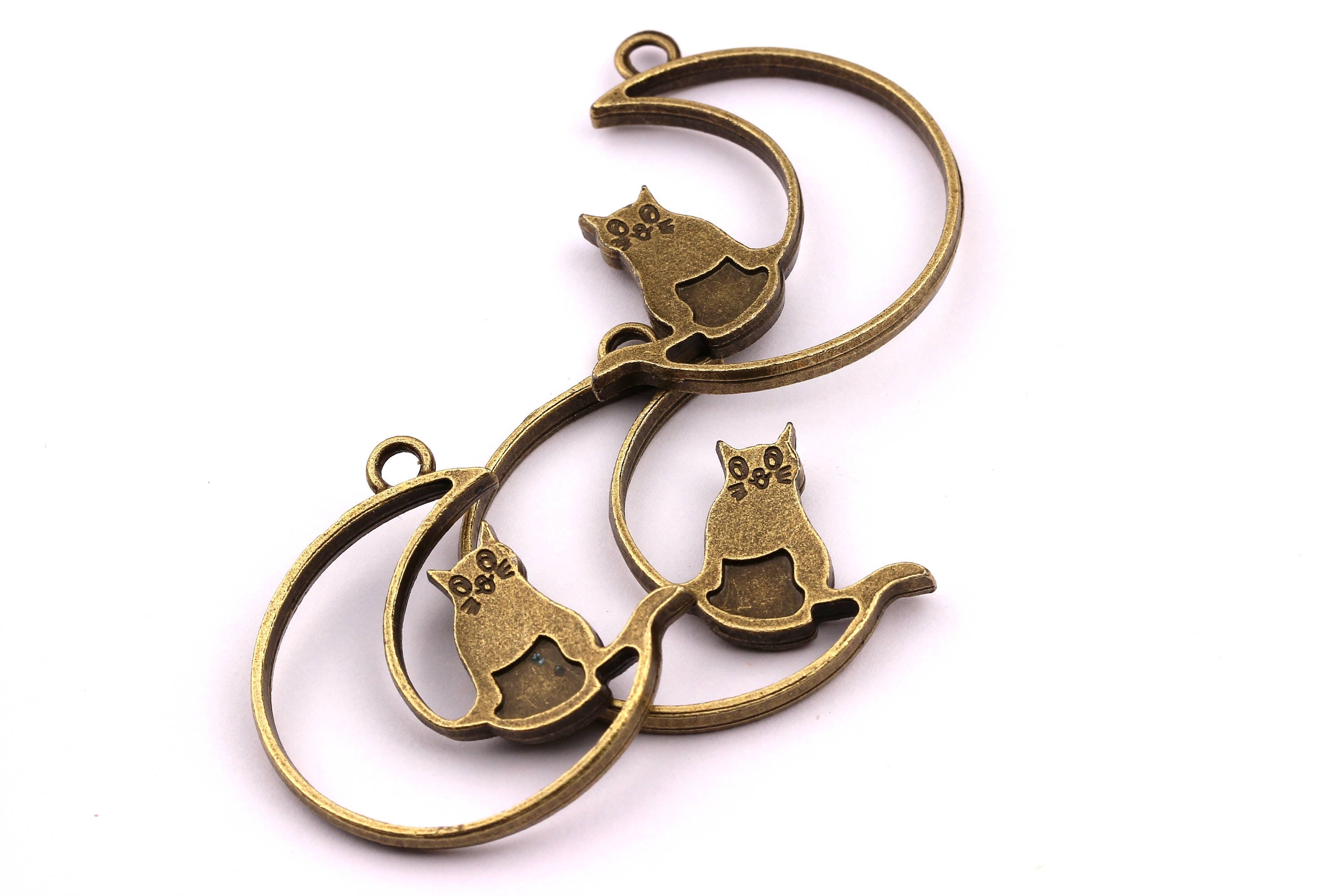 Zinc Alloy Pendant - Moon Shaped - Alloy Charms - Antique Bronze Tone Necklace - Zinc Alloy Beads - Jewelry Supplies - 35x37x3.5mm ZZ1124 - DOMEDBAZAAR