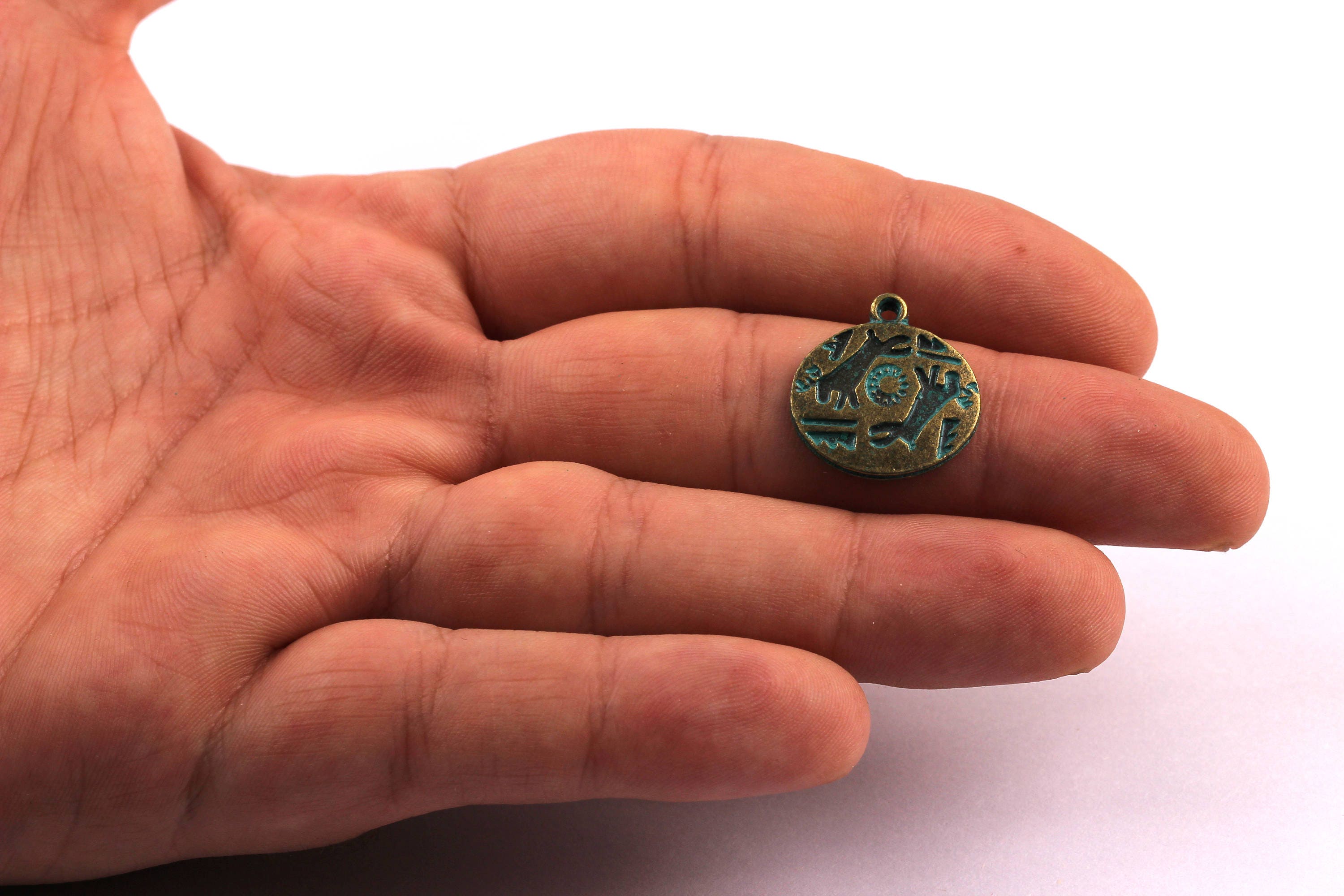 Faux Patina Pendant - Grafitto Shaped - Alloy Charms - Antique Bronze Tone Necklace - Zinc Alloy Beads - Jewelry Supplies -18x17mm ZZ1069 - DOMEDBAZAAR