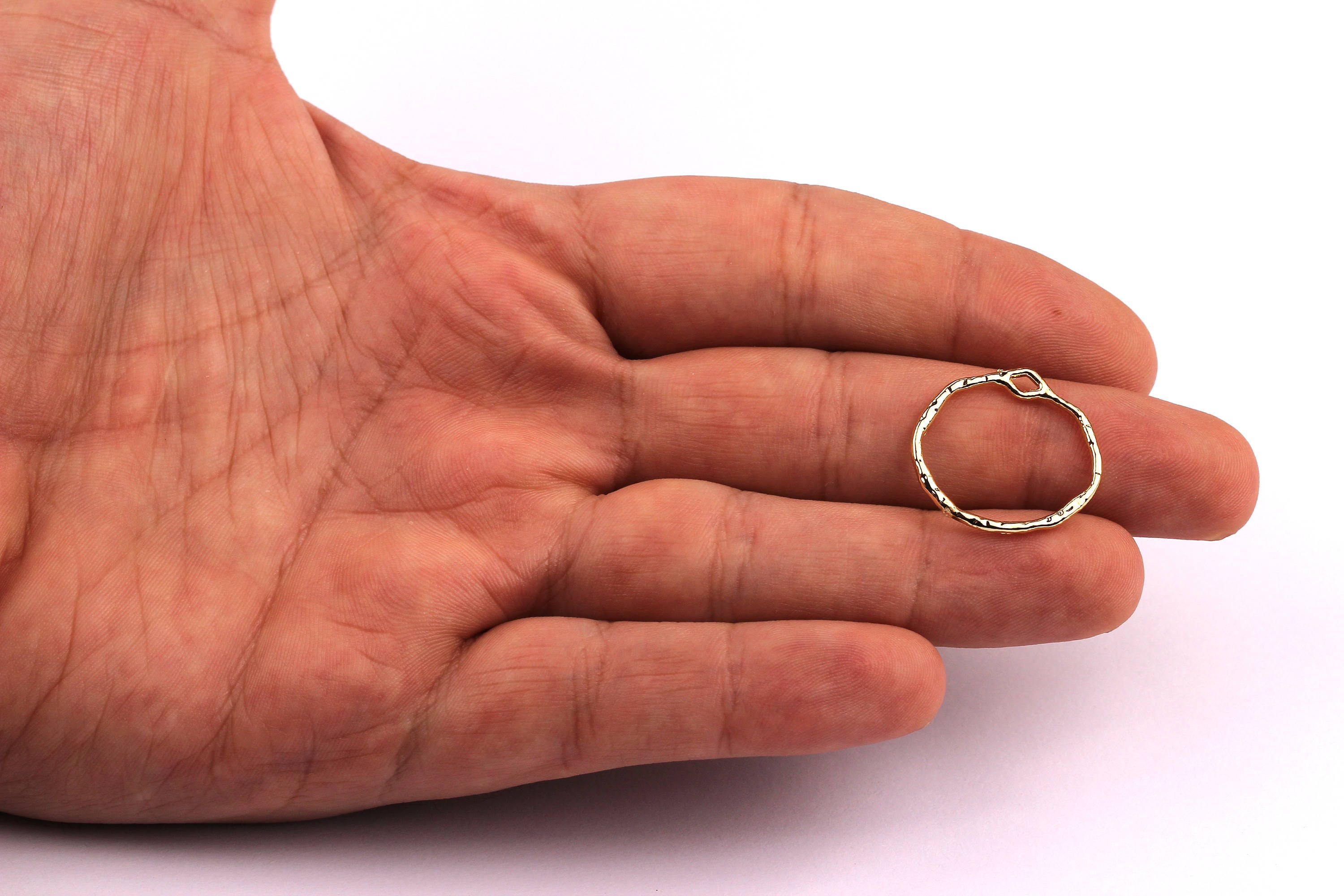 Circle Shaped Charms- Zinc Alloy Earring Findings - Gold Tone - Alloy Pendant for Necklace - Jewelry Supplies - 21x22x1.4mm - ZZ1148 - DOMEDBAZAAR