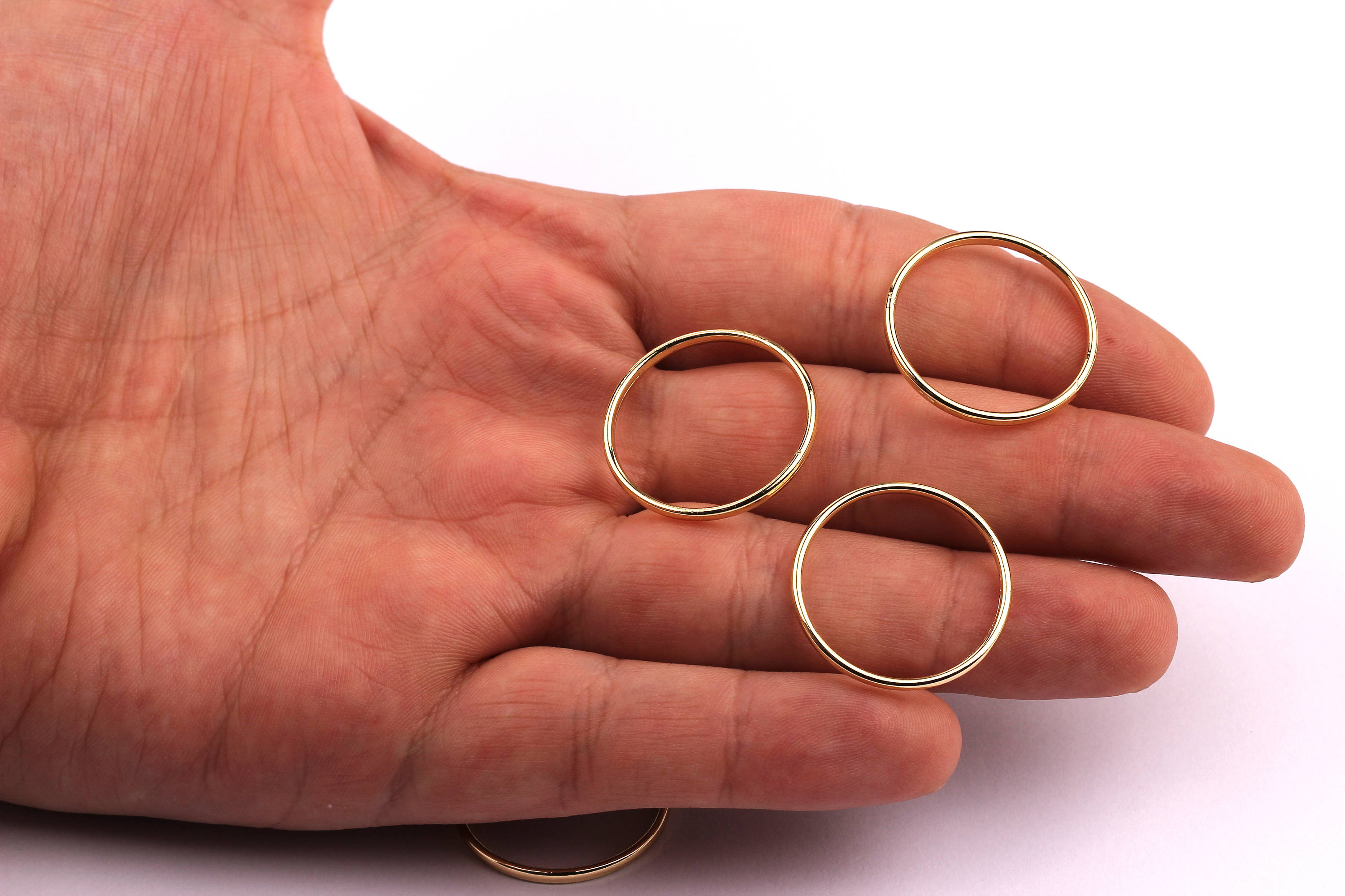 Circle Shaped Charms- Zinc Alloy Earring Findings - Gold Tone Connector - Alloy Pendant for Necklace - Jewelry Supplies - 25x25x2mm - ZZ1171 - DOMEDBAZAAR