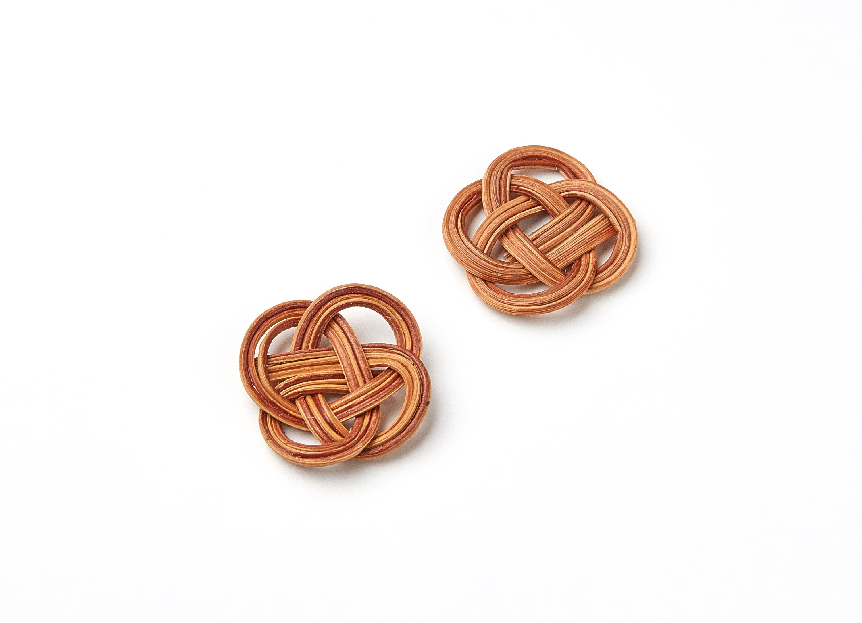 Handwoven Rattan Earrings - Flower Shaped Rattan Pendant - Wooden Straw Earring - Jewelry Handmade - 27,7x25,8x4,6mm - RT1081 - DOMEDBAZAAR