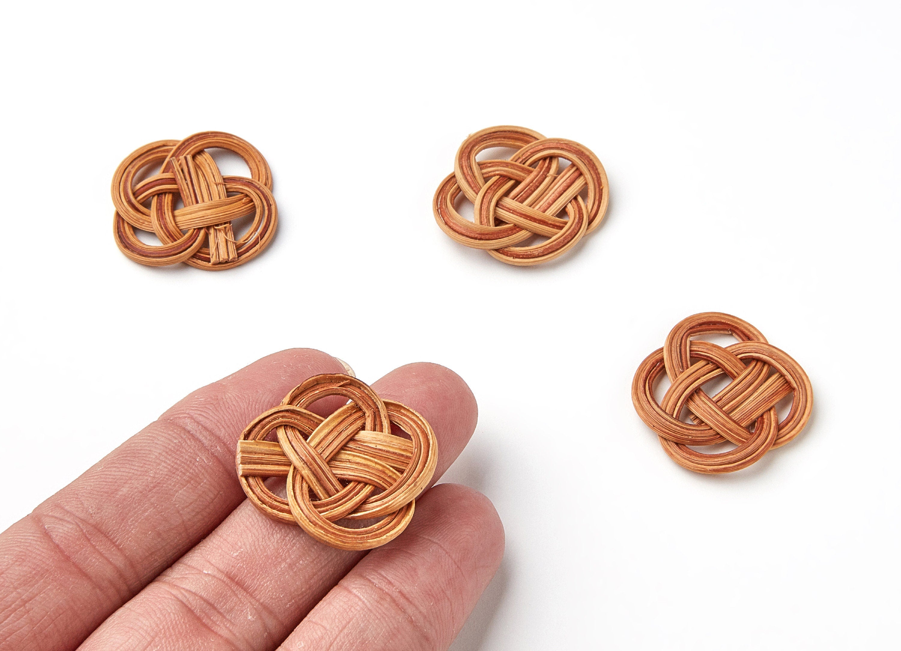 Handwoven Rattan Earrings - Flower Shaped Rattan Pendant - Wooden Straw Earring - Jewelry Handmade - 27,7x25,8x4,6mm - RT1081 - DOMEDBAZAAR