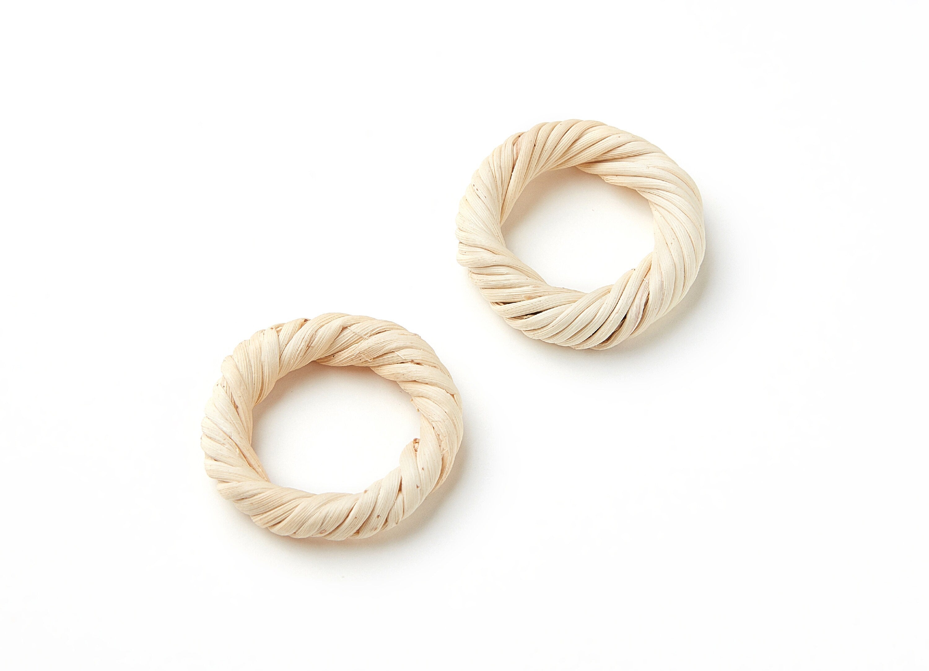 Handwoven Rattan Earrings - Round Shaped Rattan Pendant - Wooden Straw Earring - Jewelery Handmade - 31,7x31,7x6mm - RT1090 - DOMEDBAZAAR