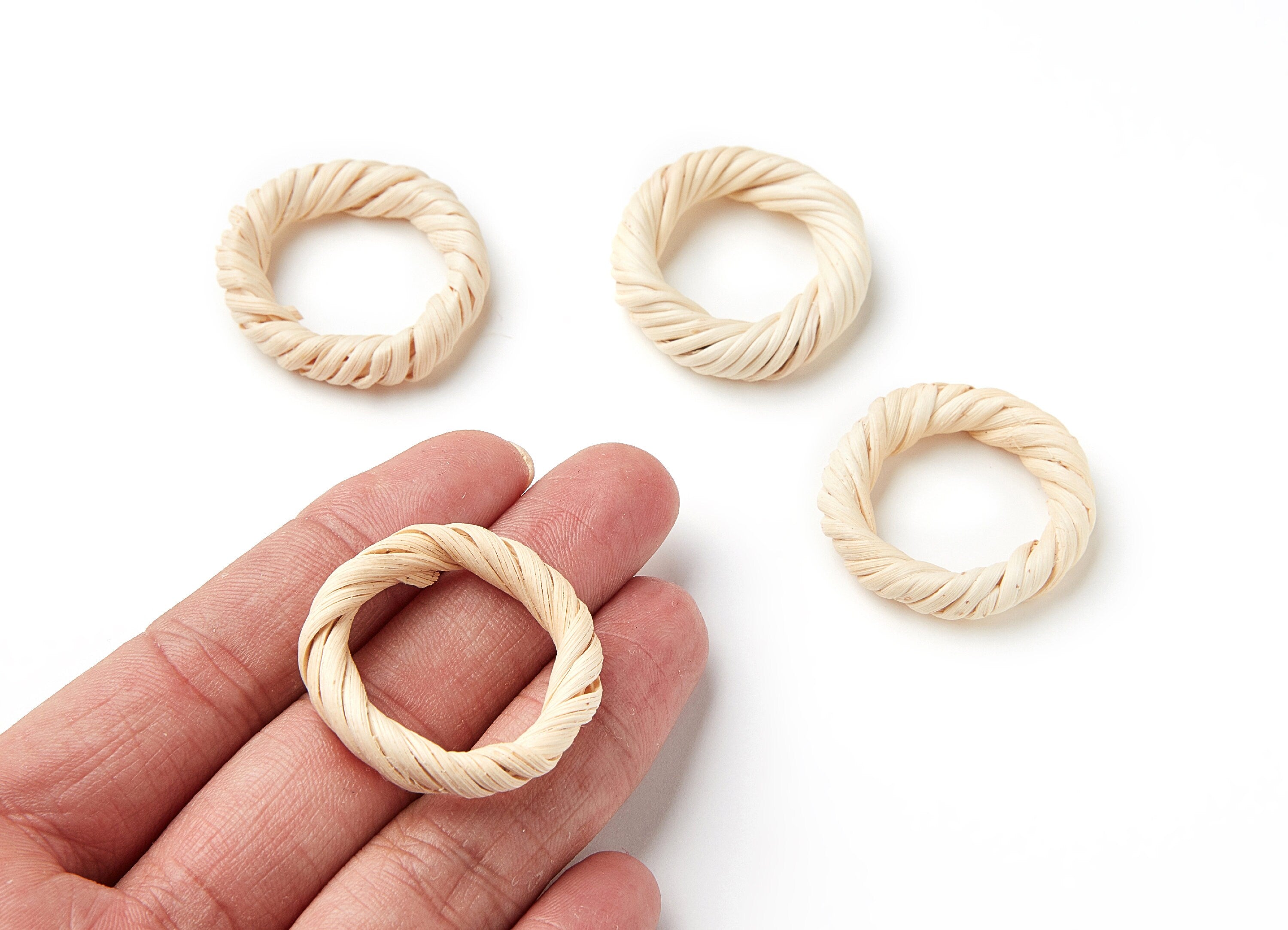 Handwoven Rattan Earrings - Round Shaped Rattan Pendant - Wooden Straw Earring - Jewelery Handmade - 31,7x31,7x6mm - RT1090 - DOMEDBAZAAR