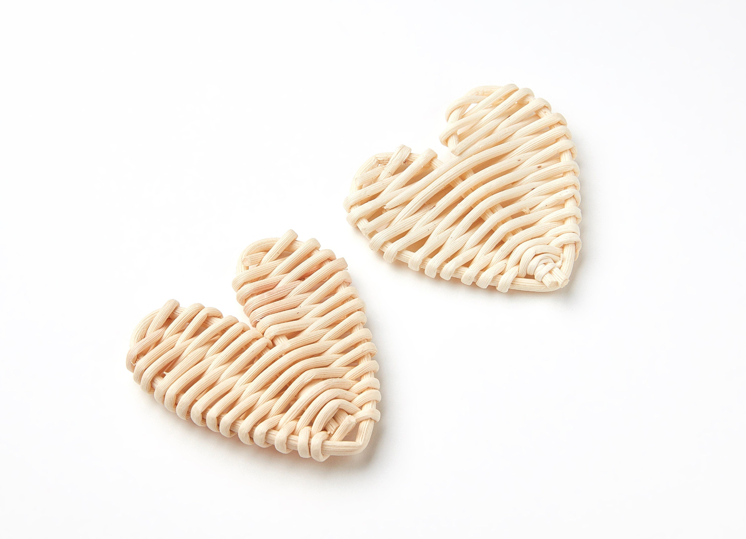 Handwoven Rattan Earrings - Heart Shaped Rattan Pendant - Wooden Straw Earring - Jewelery Handmade - 58x50x5,55mm - RT1085 - DOMEDBAZAAR