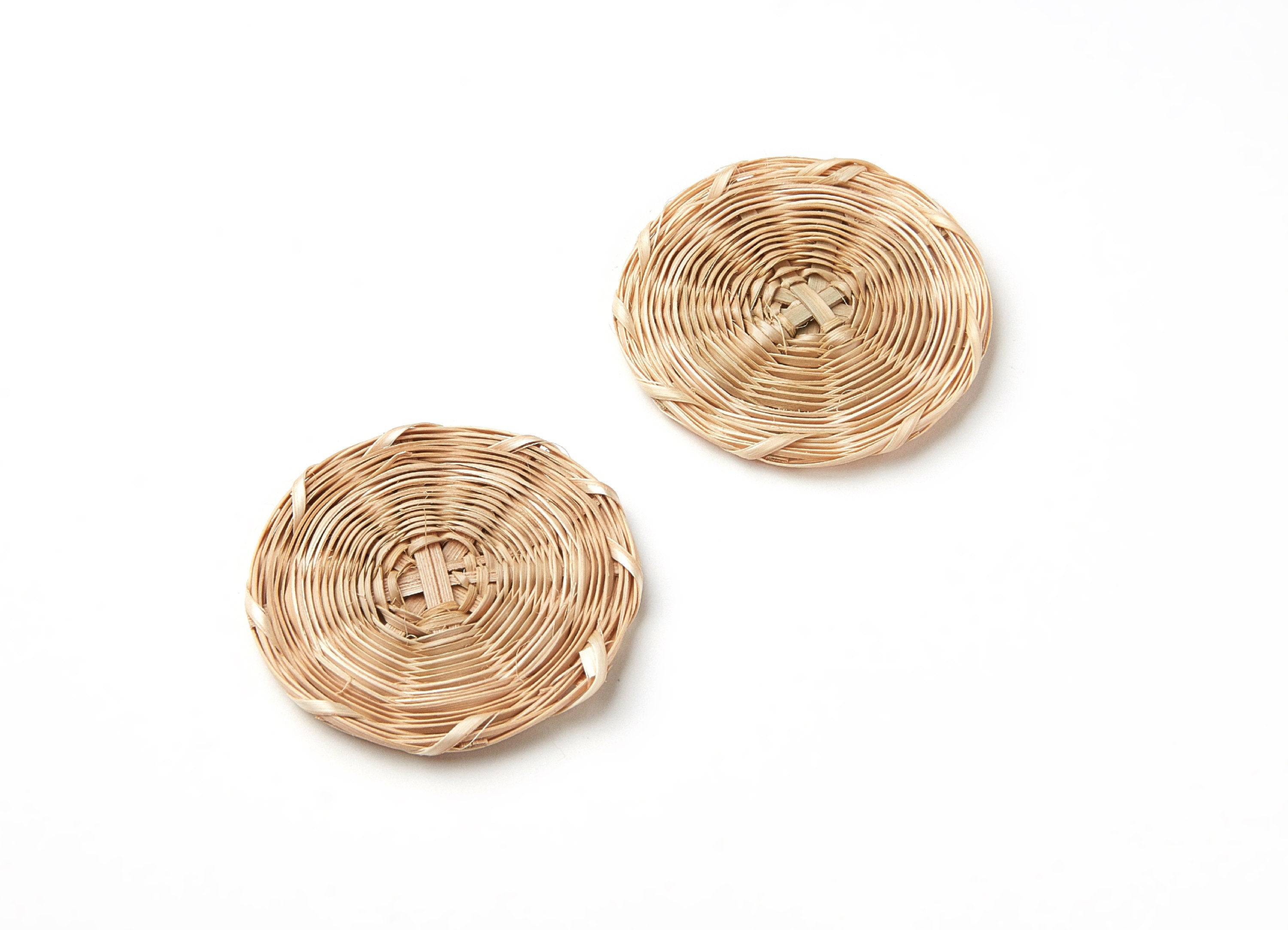 Handwoven Rattan Earrings - Coin Shaped Rattan Pendant - Wooden Straw Earring - Jewelery Handmade - 42,2x42,2x3,25mm - RT1089 - DOMEDBAZAAR