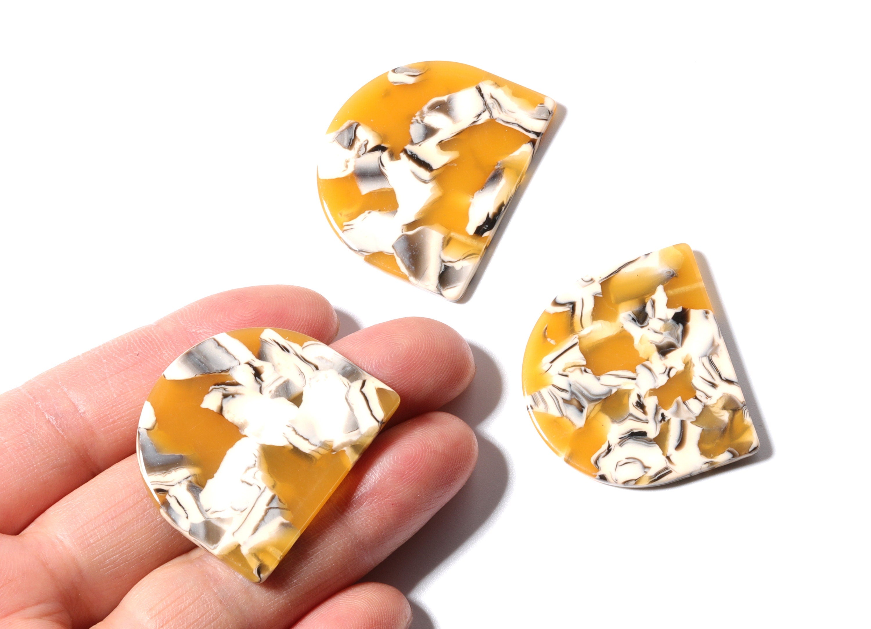 Acetate Acrylic Charms -  D Shaped Pendant - Acetate Tortoise Shell Charm - Color Code: A14 - 29,7x34,5x2,62mm - AC1638-A14 - DOMEDBAZAAR