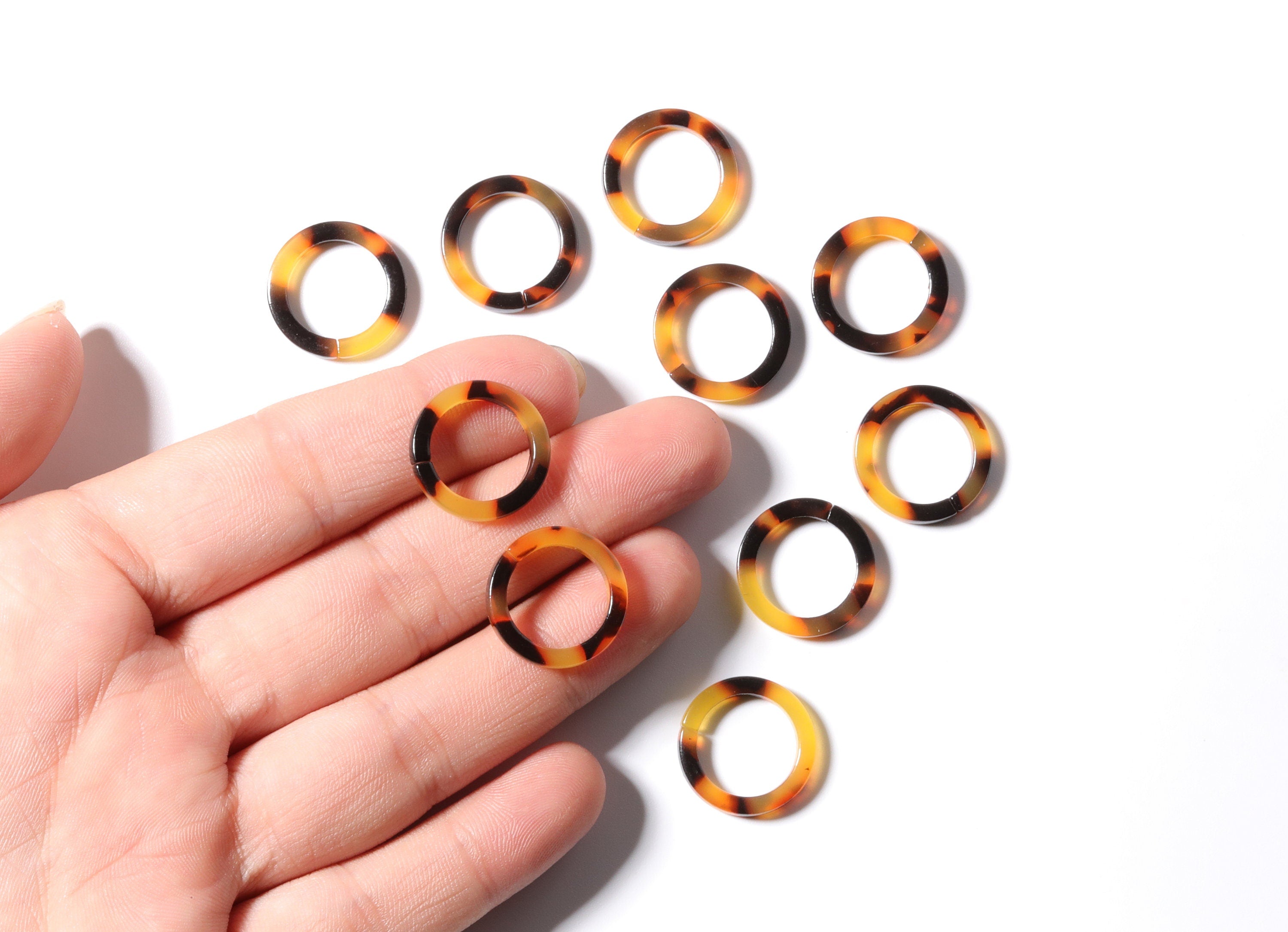 Acetate Tortoise Shell  - Laser Cut Open Circle Shaped Pendant - Flat Cable Chain- Color Code: A01 - 16.7x16.7x2.58mm - AC1157A-A - DOMEDBAZAAR