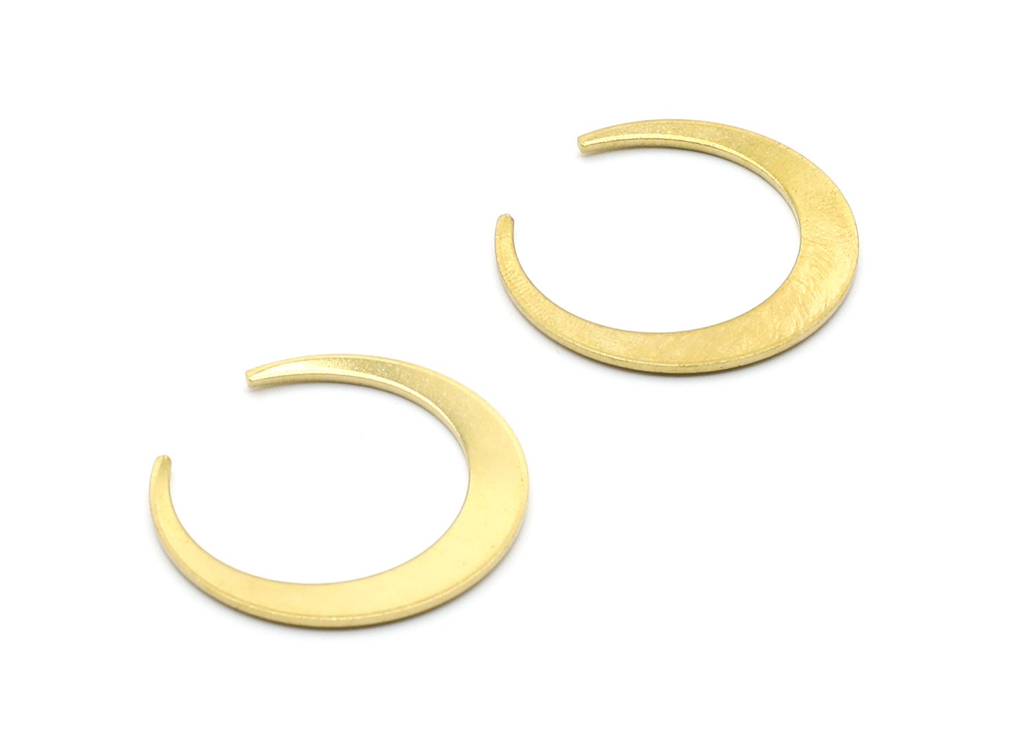 Brass Moon Charms - Moon Shaped Raw Brass Pendant - Jewelry Supplies - 28,65x27,6x0,98mm- PP1411 - DOMEDBAZAAR