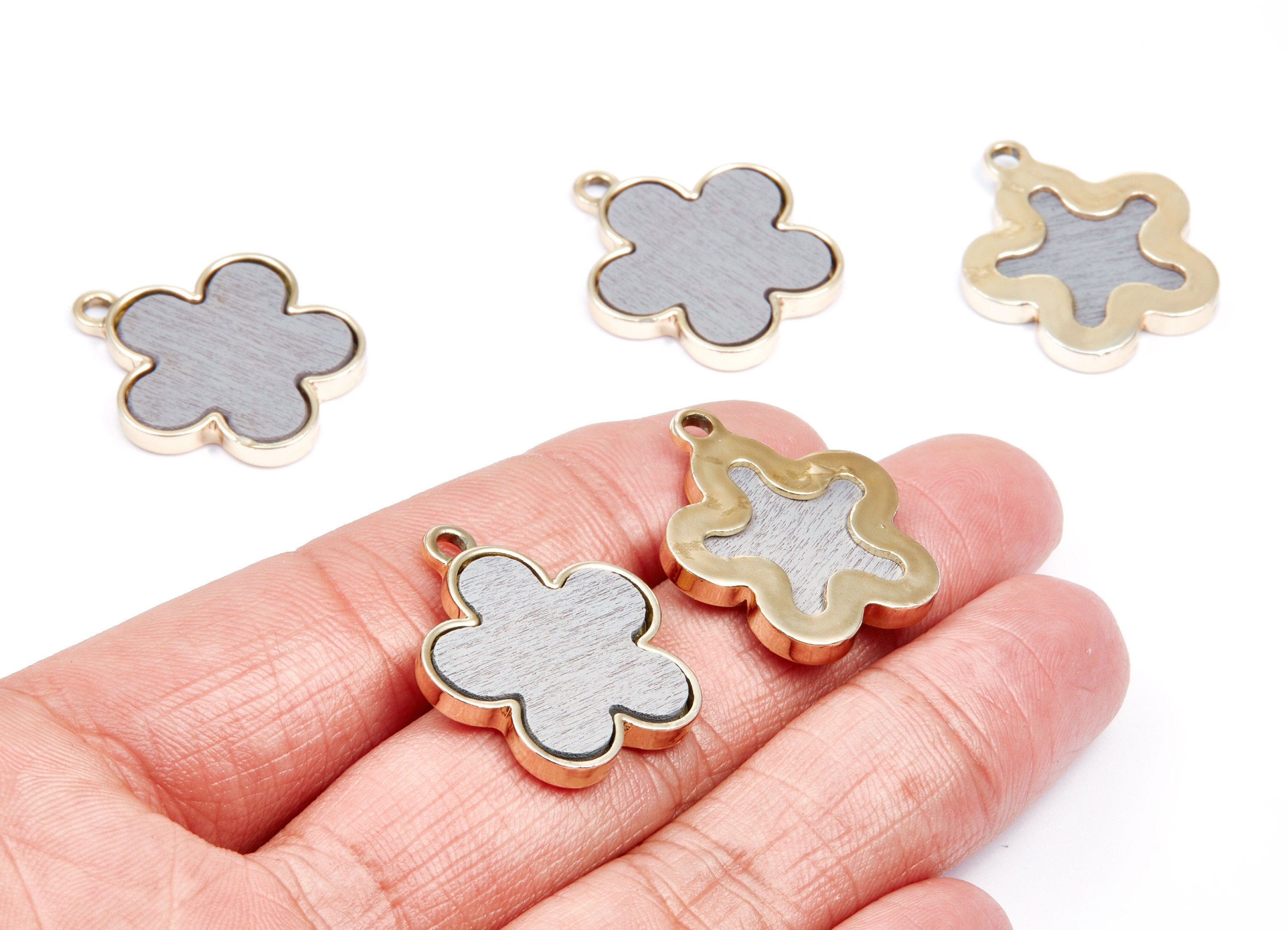 Flower Shaped Charms- Zinc Alloy Earring Findings - Gold Tone Connector - Alloy Pendant for Necklace - 26,95x23,6x2,7mm - ZZ1242C - DOMEDBAZAAR