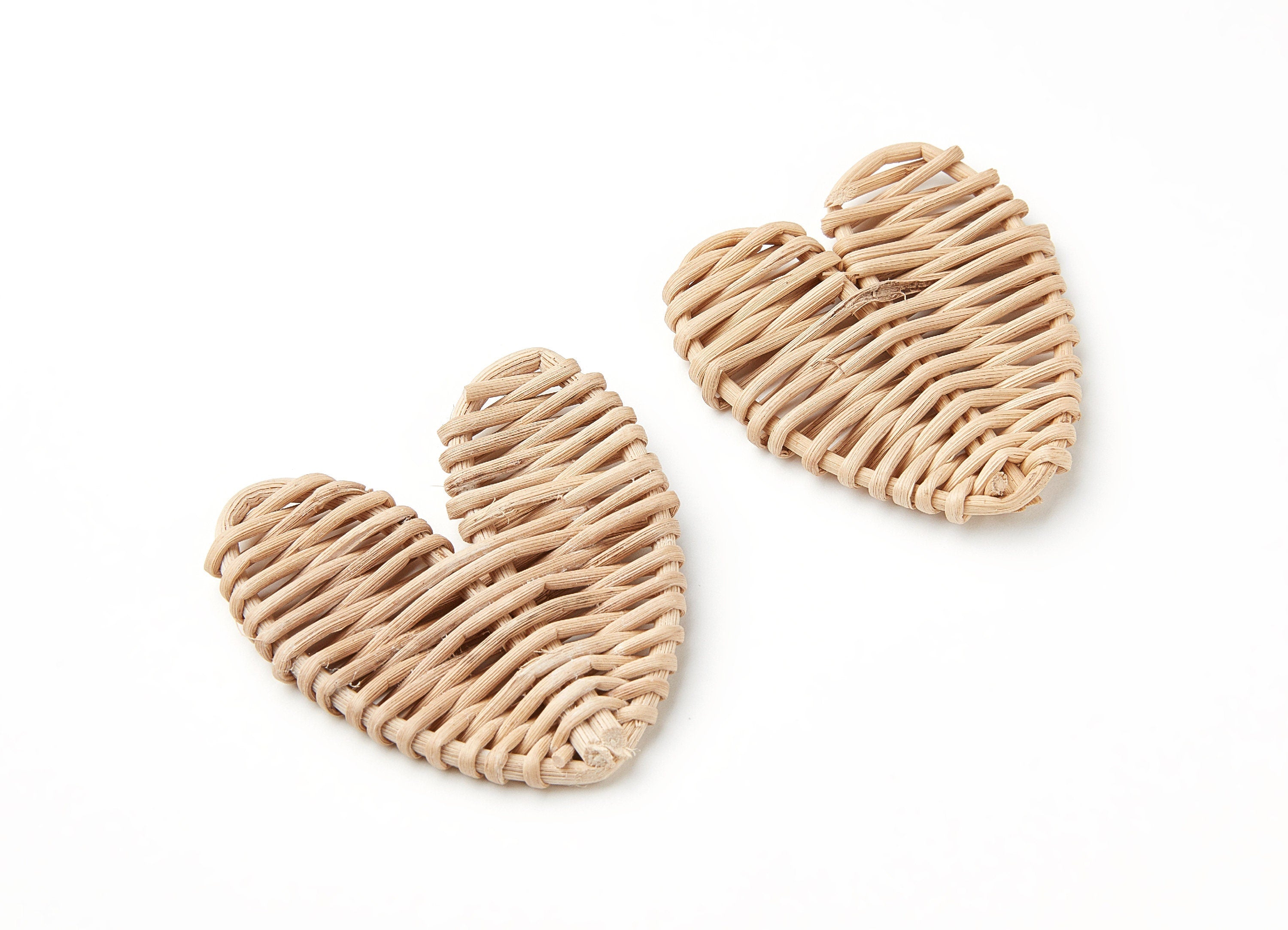 Handwoven Rattan Earrings - Heart Shaped Rattan Pendant - Wooden Straw Earring - Jewelery Handmade - 52,9x50,8x4,75mm - RT1091 - DOMEDBAZAAR