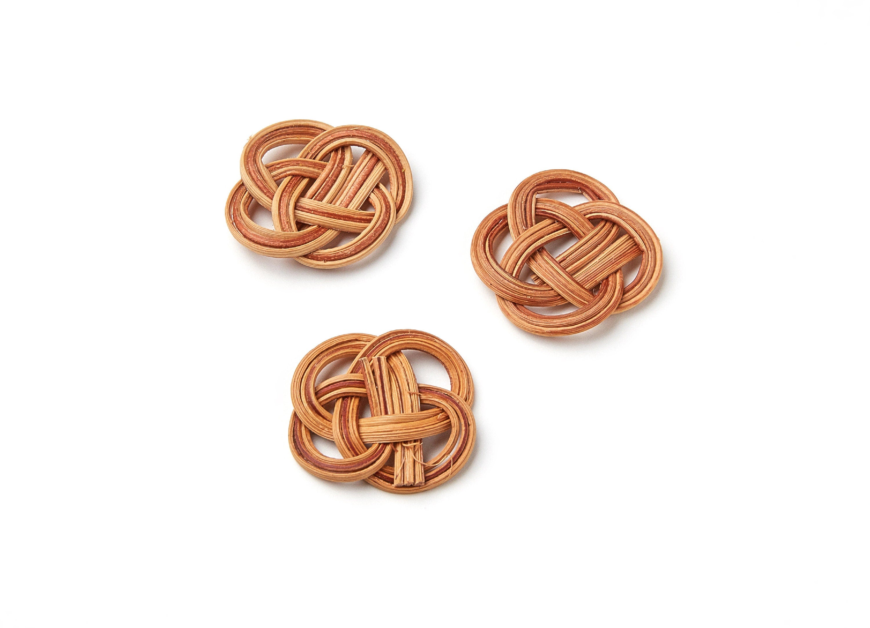Handwoven Rattan Earrings - Flower Shaped Rattan Pendant - Wooden Straw Earring - Jewelry Handmade - 27,7x25,8x4,6mm - RT1081 - DOMEDBAZAAR