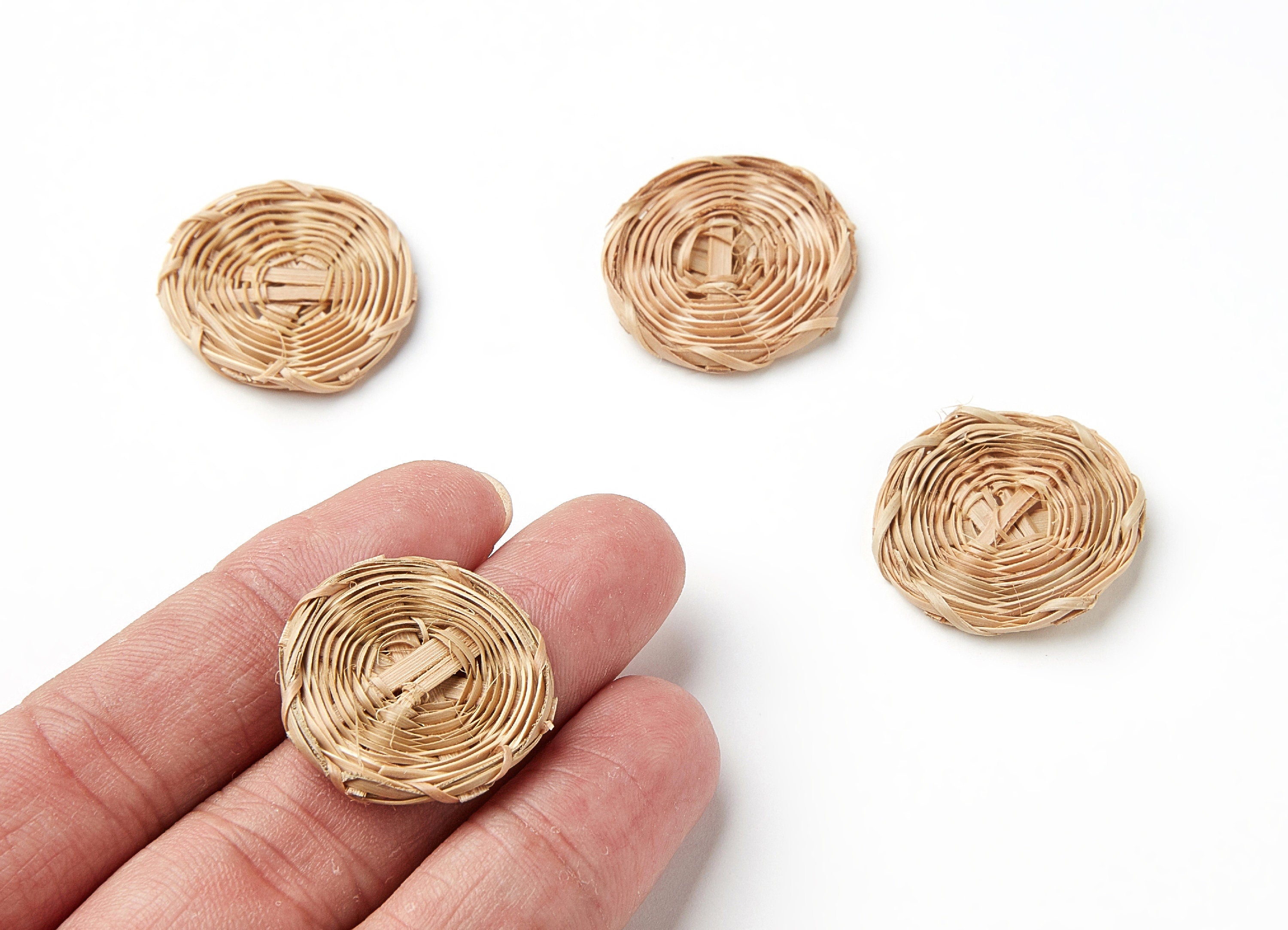 Handwoven Rattan Earrings - Coin Shaped Rattan Pendant - Wooden Straw Earring - Jewelery Handmade - 28,3x28,3x2,4mm - RT1082 - DOMEDBAZAAR