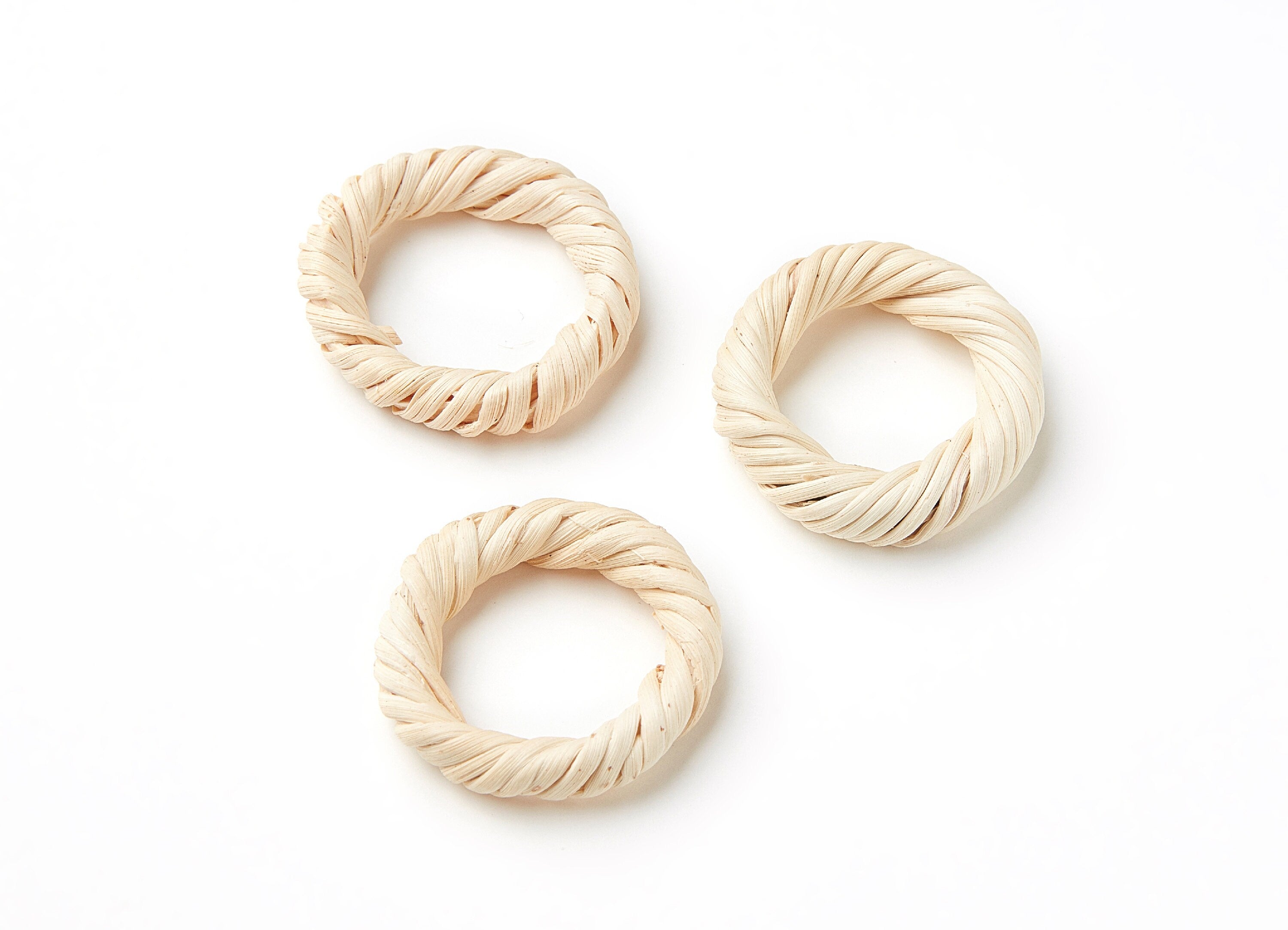 Handwoven Rattan Earrings - Round Shaped Rattan Pendant - Wooden Straw Earring - Jewelery Handmade - 31,7x31,7x6mm - RT1090 - DOMEDBAZAAR