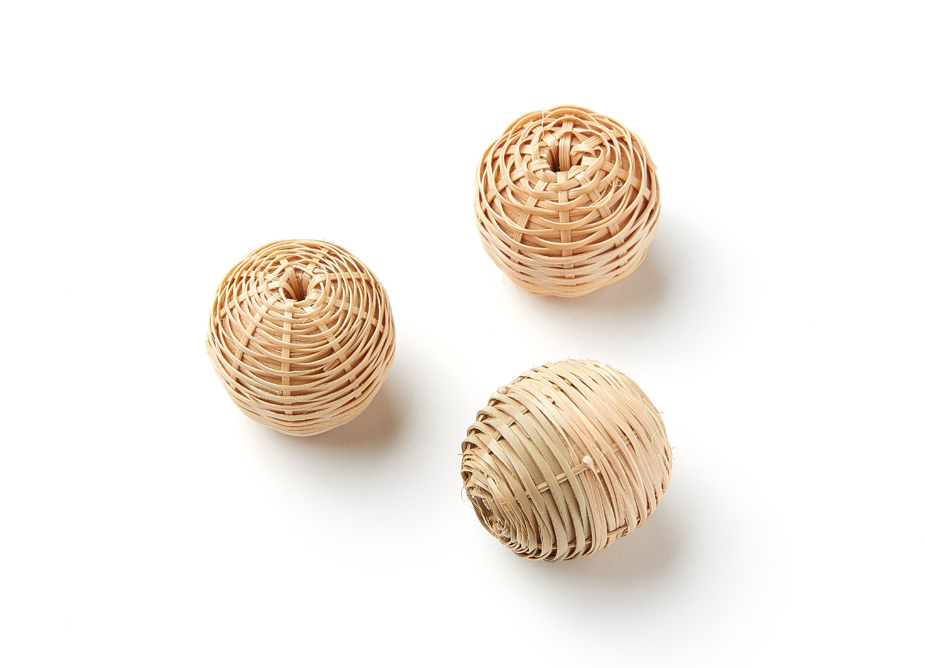 Handwoven Paper Rope Earrings - Ball Shaped Paper Rope Pendant - Wooden Straw Earring - Jewelery Handmade - 27x27xmm - RT1071 - DOMEDBAZAAR