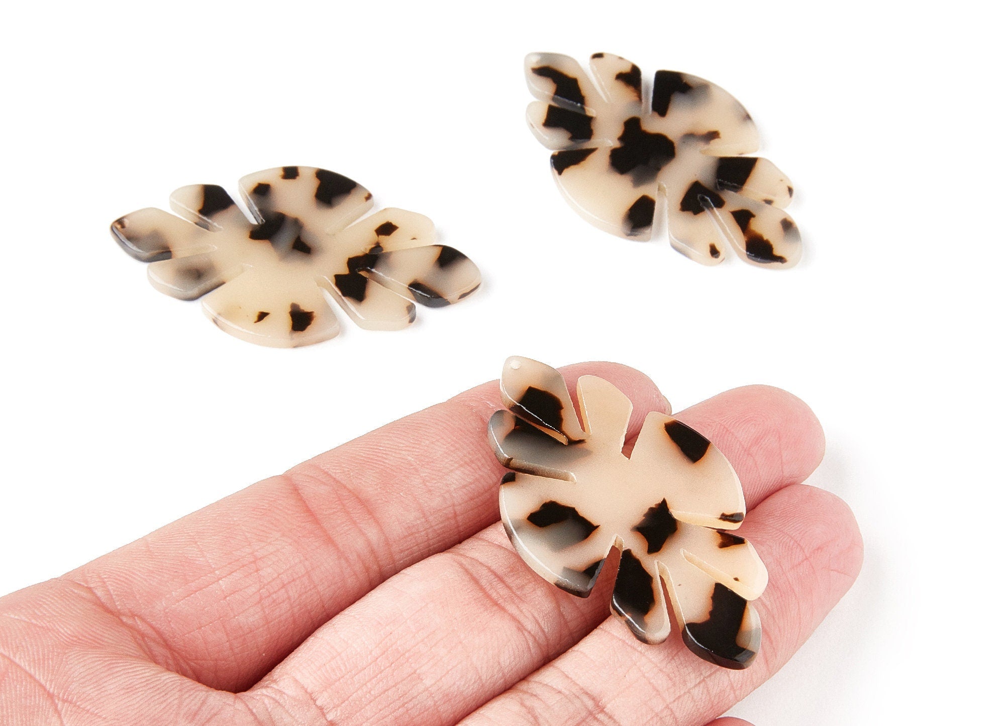 Acetate Acrylic Earring Charms - Blonde Tortoise Shell Earrings - Leaf Shaped Pendant - Color Code: A08 - 51,04x29,63x2,7mm - AC1244E - DOMEDBAZAAR