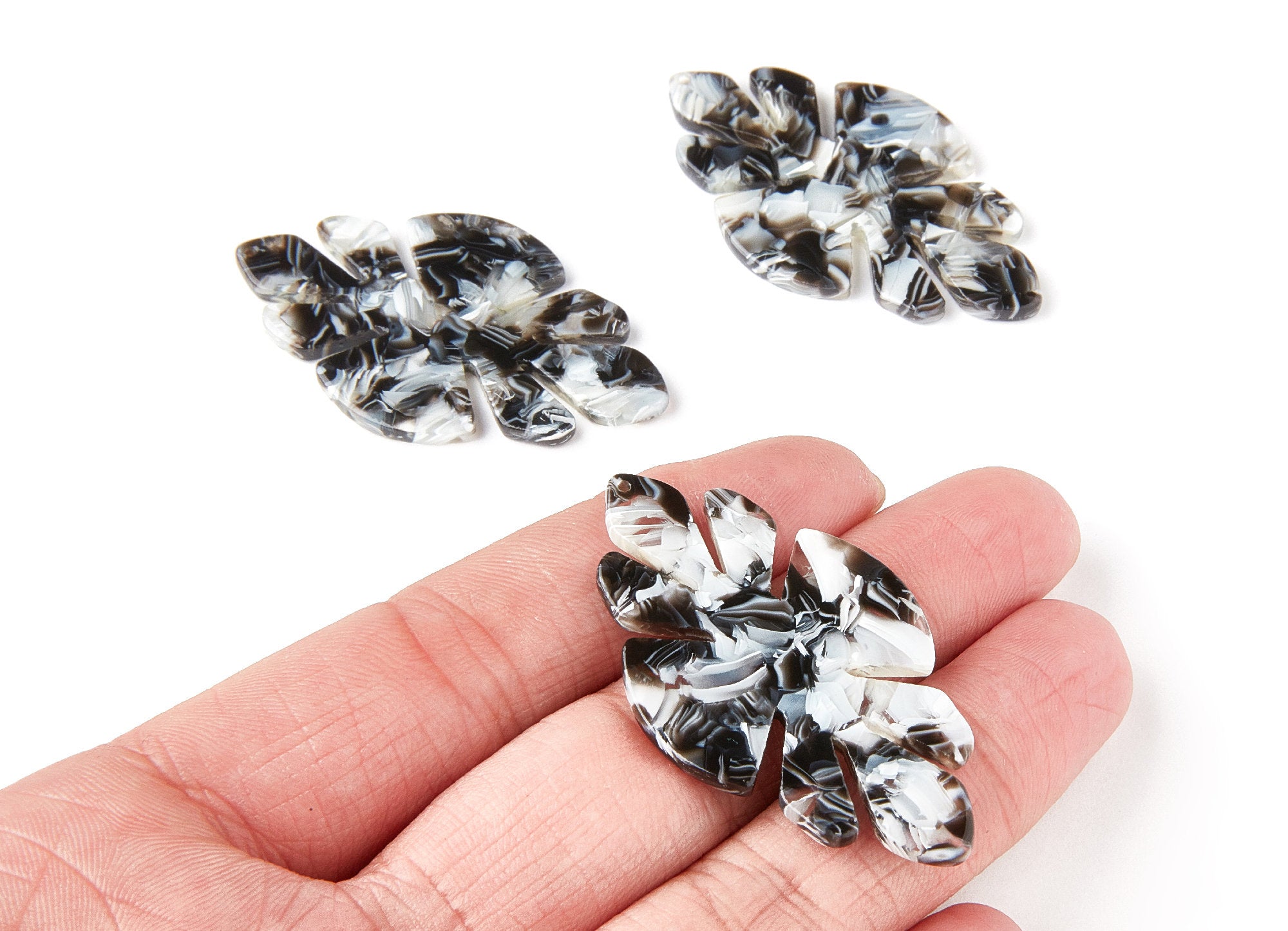 Acetate Leaf Earring Charms - Acrylic Leaf Pendant - Earring Findings - Jewelry Supplies - 51,04x29,63x2,7mm - AC1244C - DOMEDBAZAAR