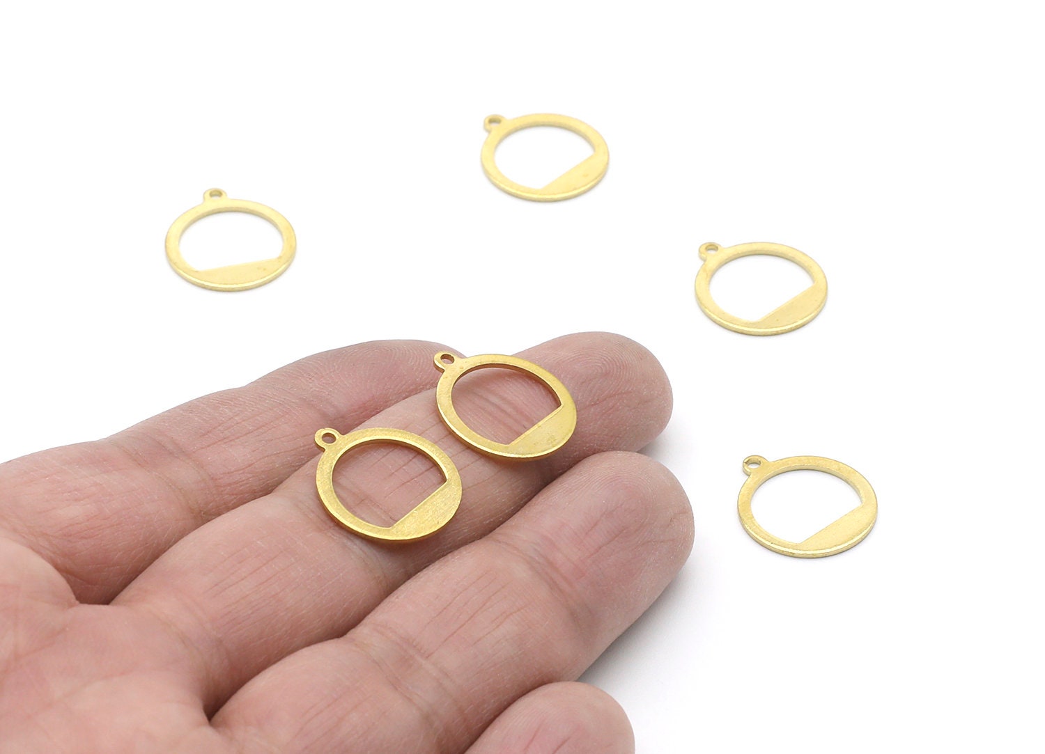 Brass Round Charms - Round Shaped Raw Brass Charms - Jewelry Supplies - 17,34x15,08x0,85mm - PP1420 - DOMEDBAZAAR