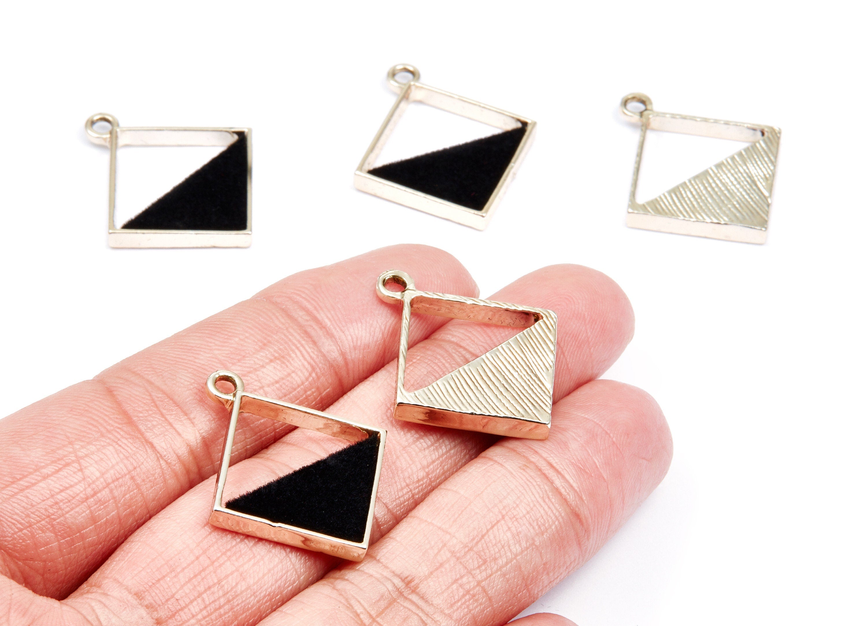 Square Shaped Charms- Zinc Alloy Earring Findings - Gold Tone Connector - Alloy Pendant for Necklace - 29,74x25,75x3,35mm - ZZ1246 - DOMEDBAZAAR