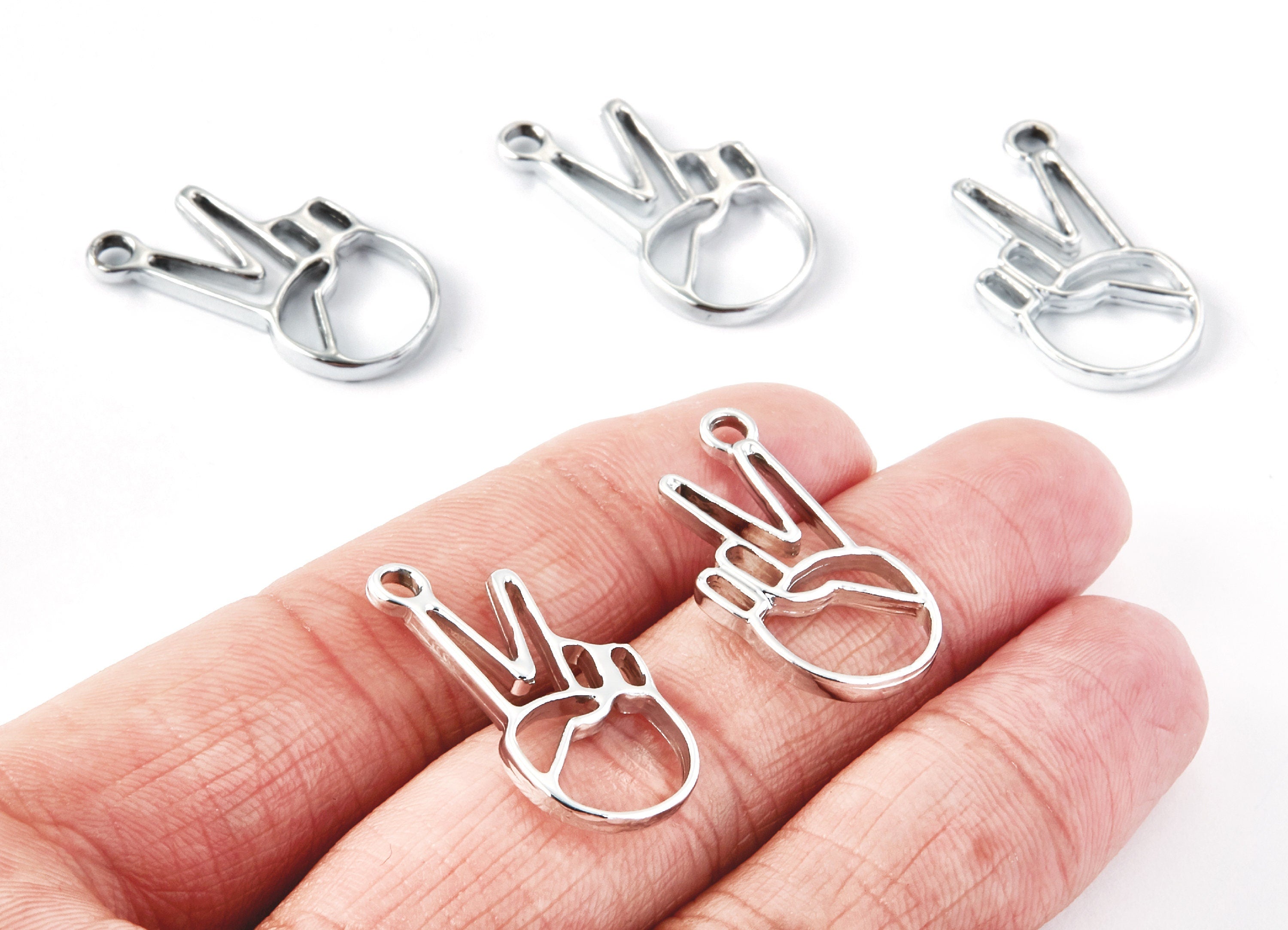 Hand Shaped Charms - Zinc Alloy Earring Finding - Nickel / Silver Tone - Alloy Pendant for Necklace - 27,15x13,3x1,59mm - ZZ1216 - DOMEDBAZAAR