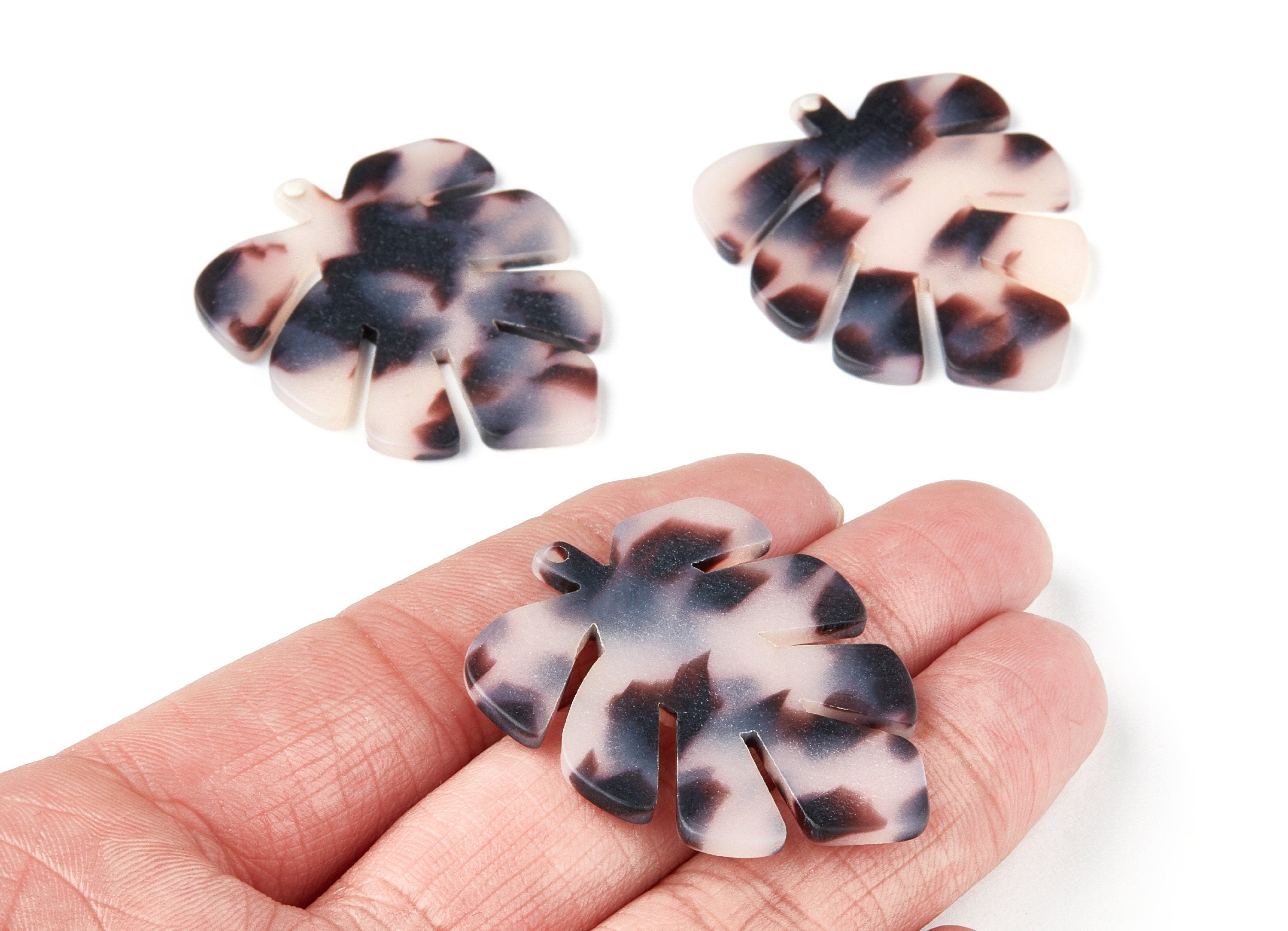 Acetate Leaf Charms - Blonde Matte Tortoise Shell Earrings - Leaf Earrings and Pendant - Color Code: A09 - 43,7x35,6x2,61mm -AC1052L - DOMEDBAZAAR