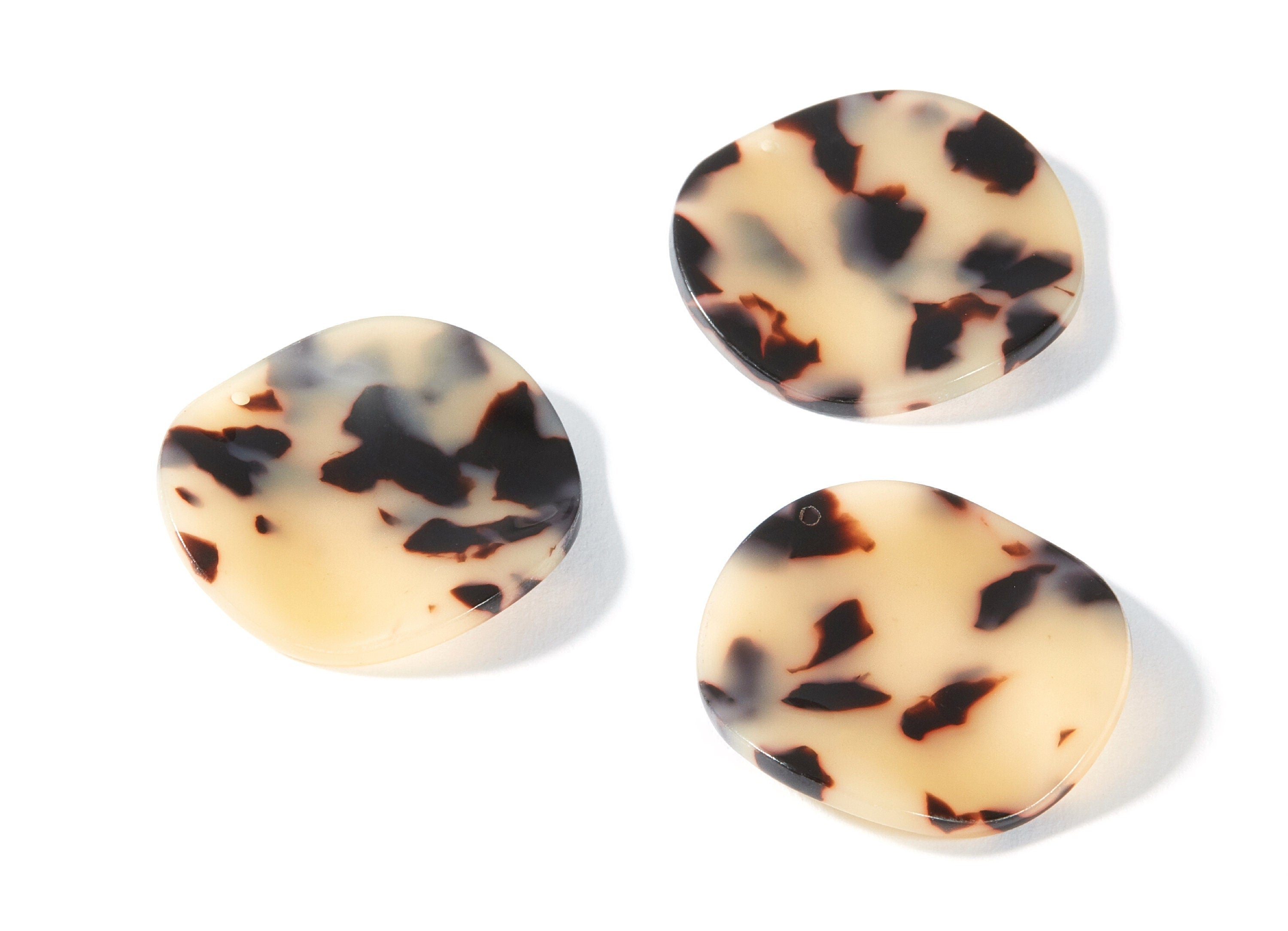 Acetate Wavy Disc Charms - Blonde Tortoise Shell Earrings - Wavy Disc Earrings and Pendant - Color Code: A08 - 34,1x33,84x2,94mm - AC1066G - DOMEDBAZAAR