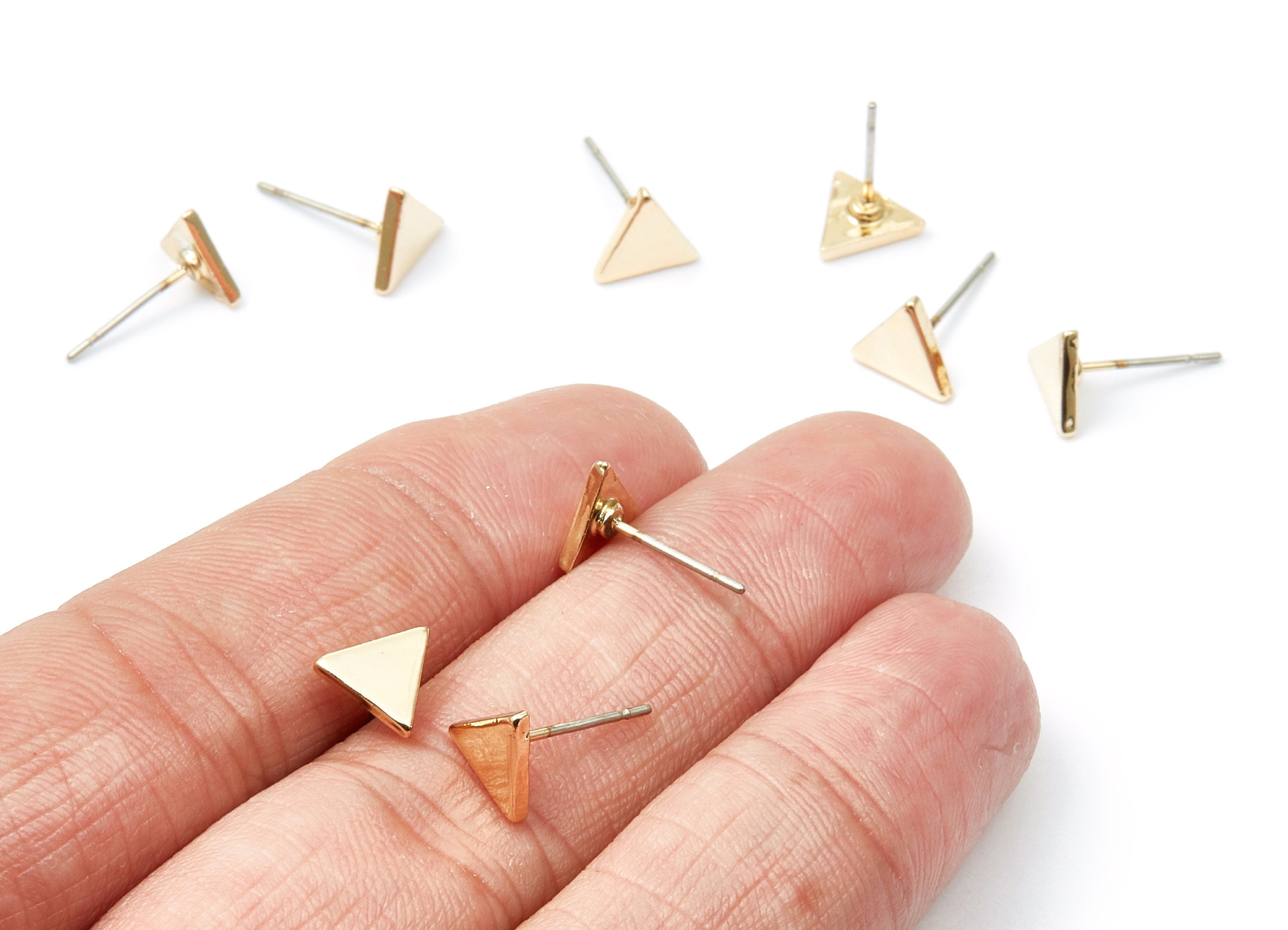 Triangle Earring Stud - Zinc Alloy Stud - Gold Tone plated - Stainless Steel Stud - Ear Studs - 13,7x7,05x1,55mm - ZZ1193G - DOMEDBAZAAR