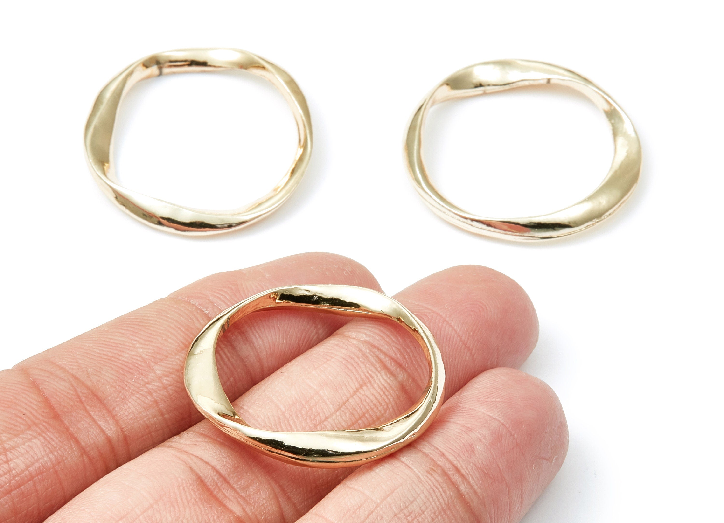 Circle Shaped Charms - Zinc Alloy Wavy Circle Shaped - Gold Tone - Alloy Pendant for Necklace - 31,1x29,92x3,43mm - ZZ1250 - DOMEDBAZAAR