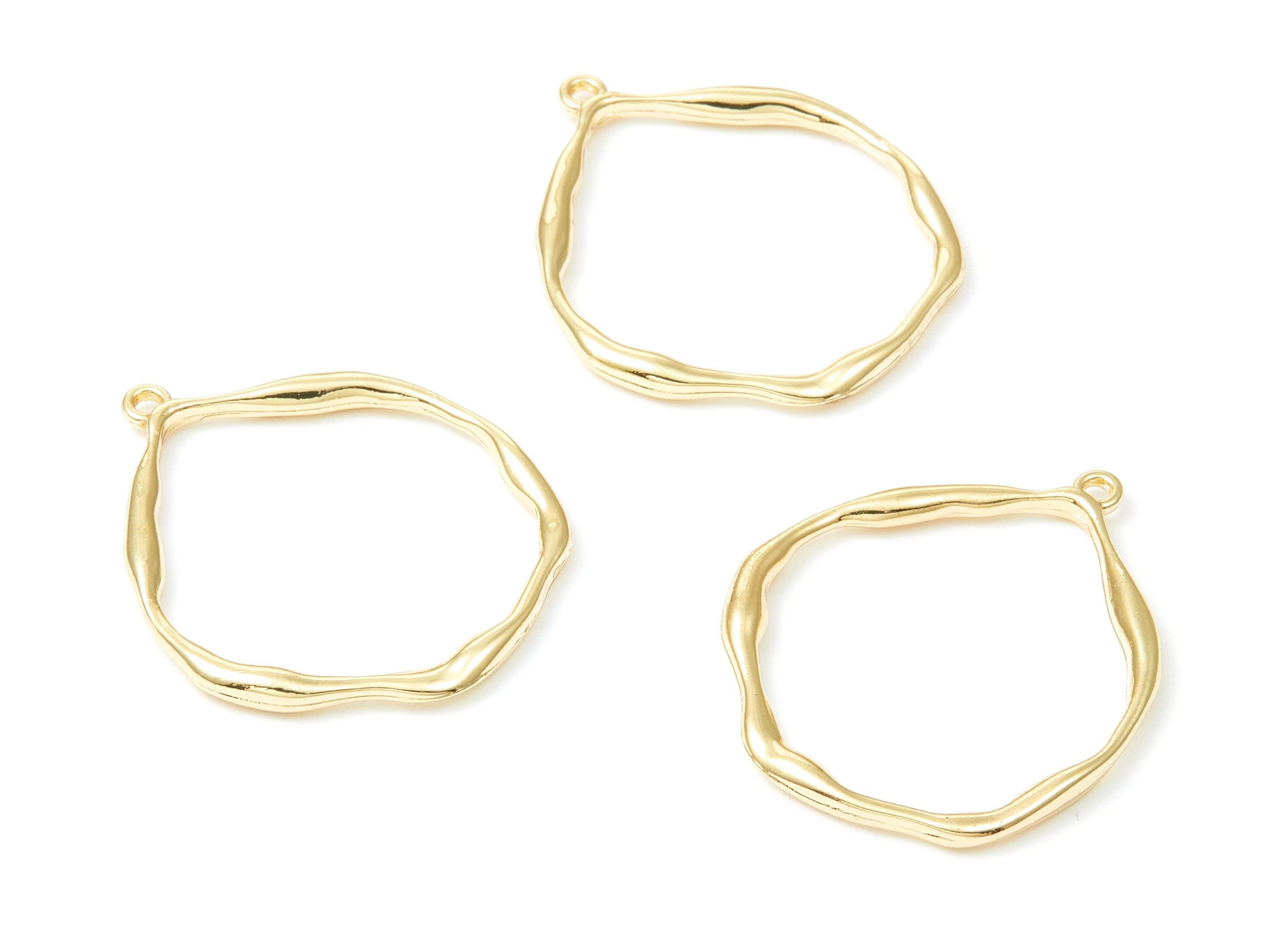 Circle Shaped Charms - Zinc Alloy Wavy Circle Shaped - Gold Tone - Alloy Pendant for Necklace - 33,1x39,2x3,43mm - ZZ1293 - DOMEDBAZAAR