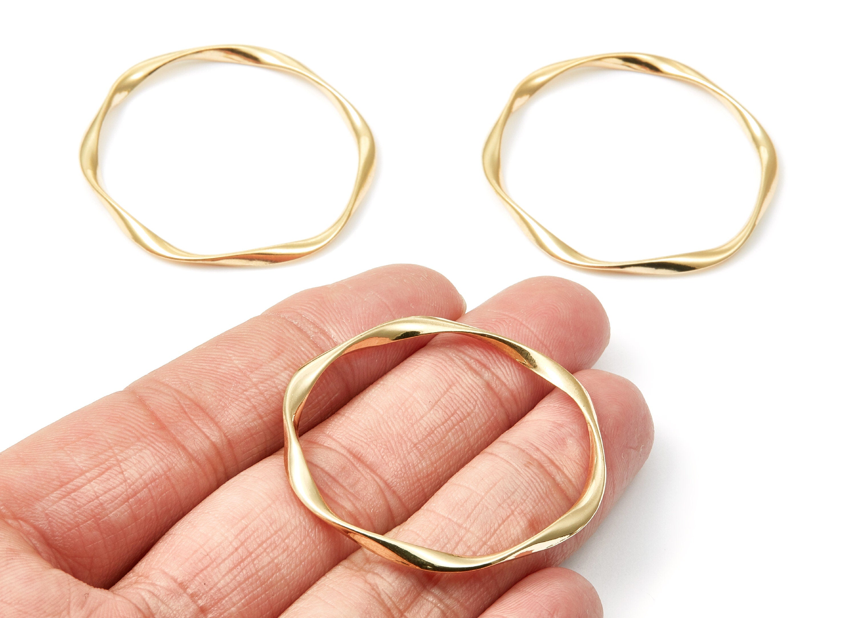 Circle Shaped Charms - Zinc Alloy Wavy Circle Shaped - Gold Tone - Alloy Pendant for Necklace - 43,07x39,91x2,65mm - ZZ1299 - DOMEDBAZAAR