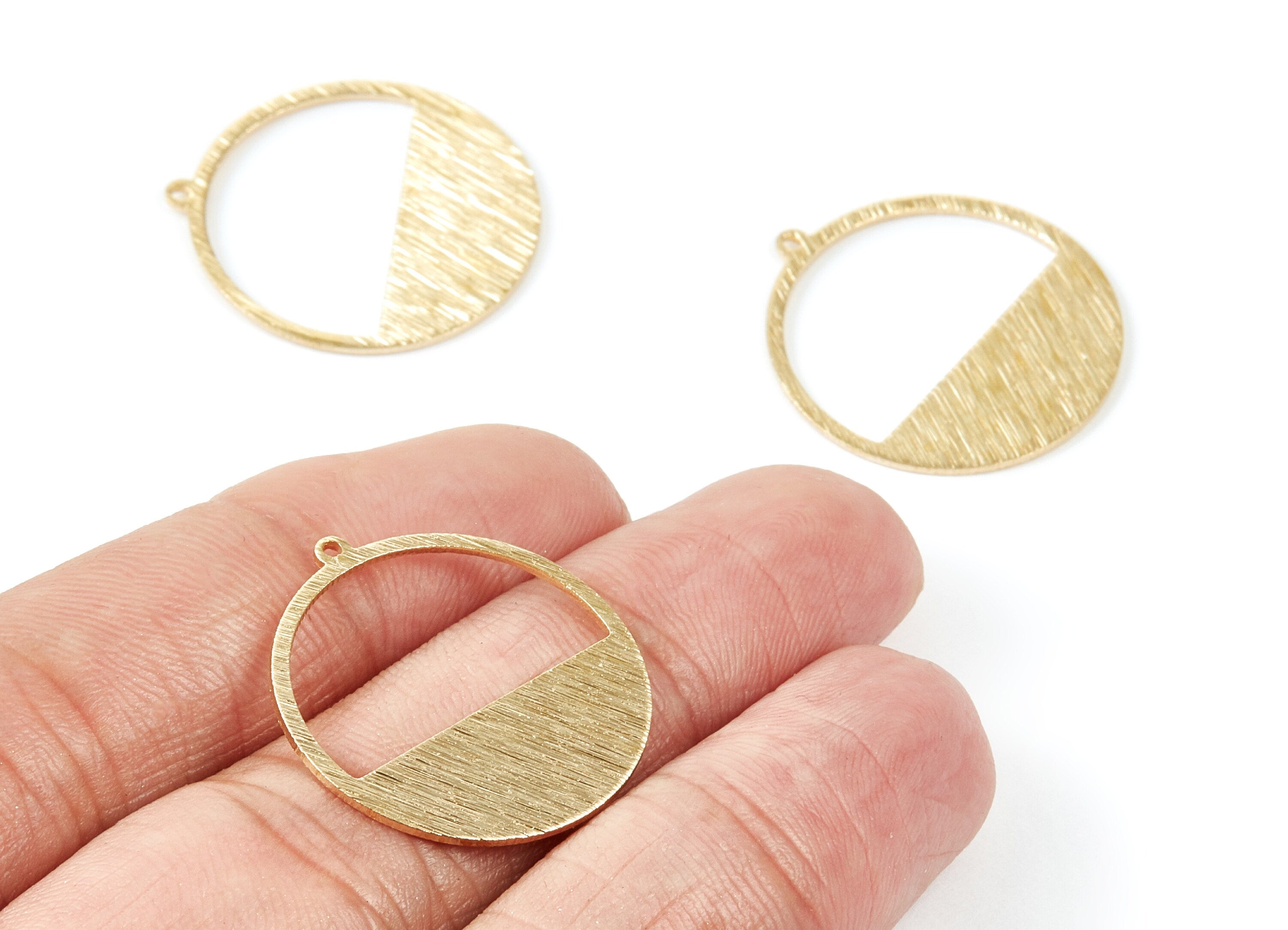 Brass Textured Earring Charms - Hollow Circle Shaped Raw Brass Pendant - Jewelry Supplies - 25,39x23,84x0,85mm - PP2006 - DOMEDBAZAAR