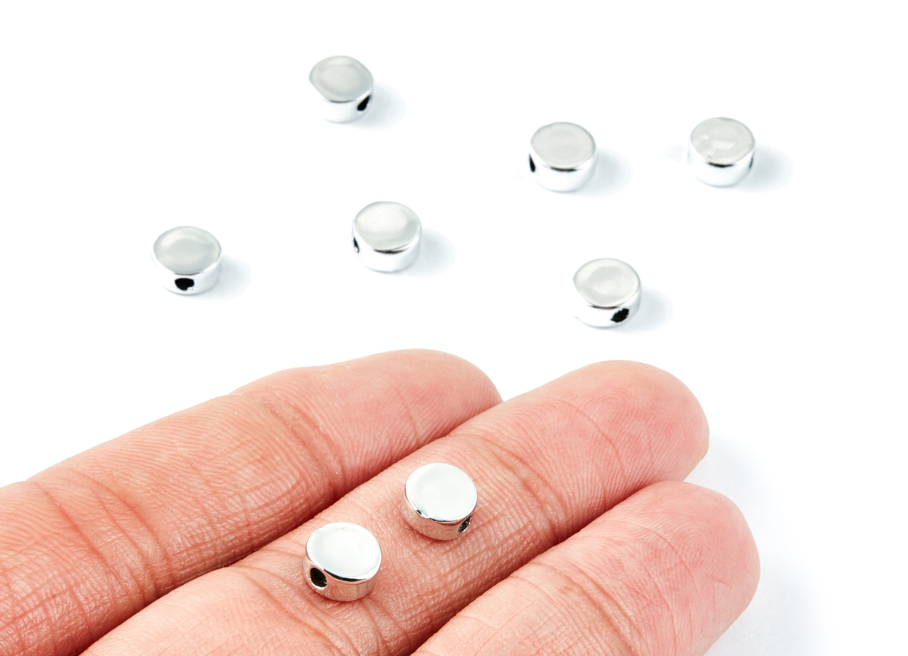Round Shaped Charms - Zinc Alloy Earring Finding - Nickel / Silver Tone - Alloy Pendant for Necklace - 7,09mm x 3,42mm - ZZ1184S - DOMEDBAZAAR