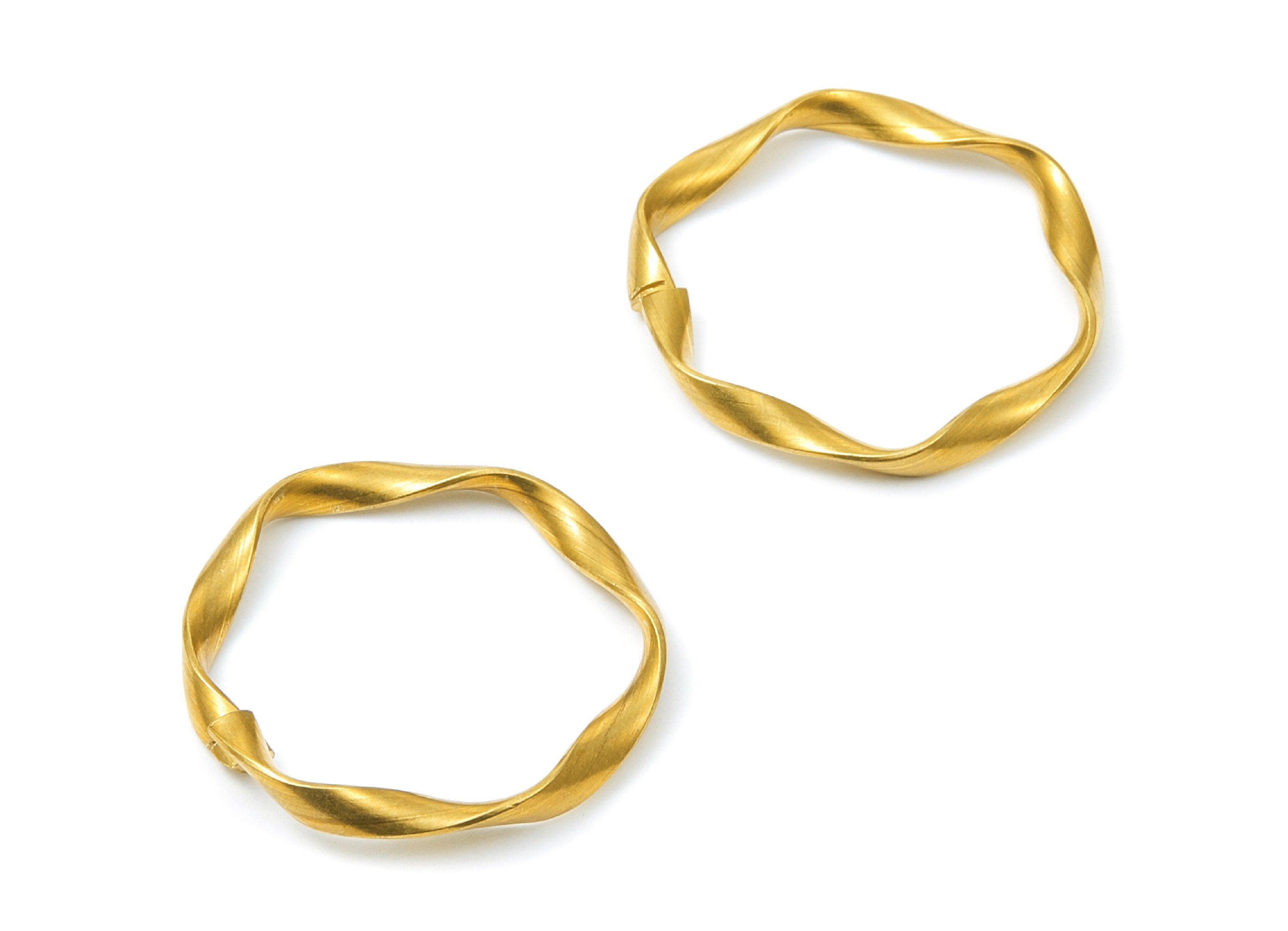 Brass Wavy Circle Charms - Wavy Circle Shaped Raw Brass Pendant - Jewelry Supplies - 29x28,6x3,17mm - PP1387 - DOMEDBAZAAR