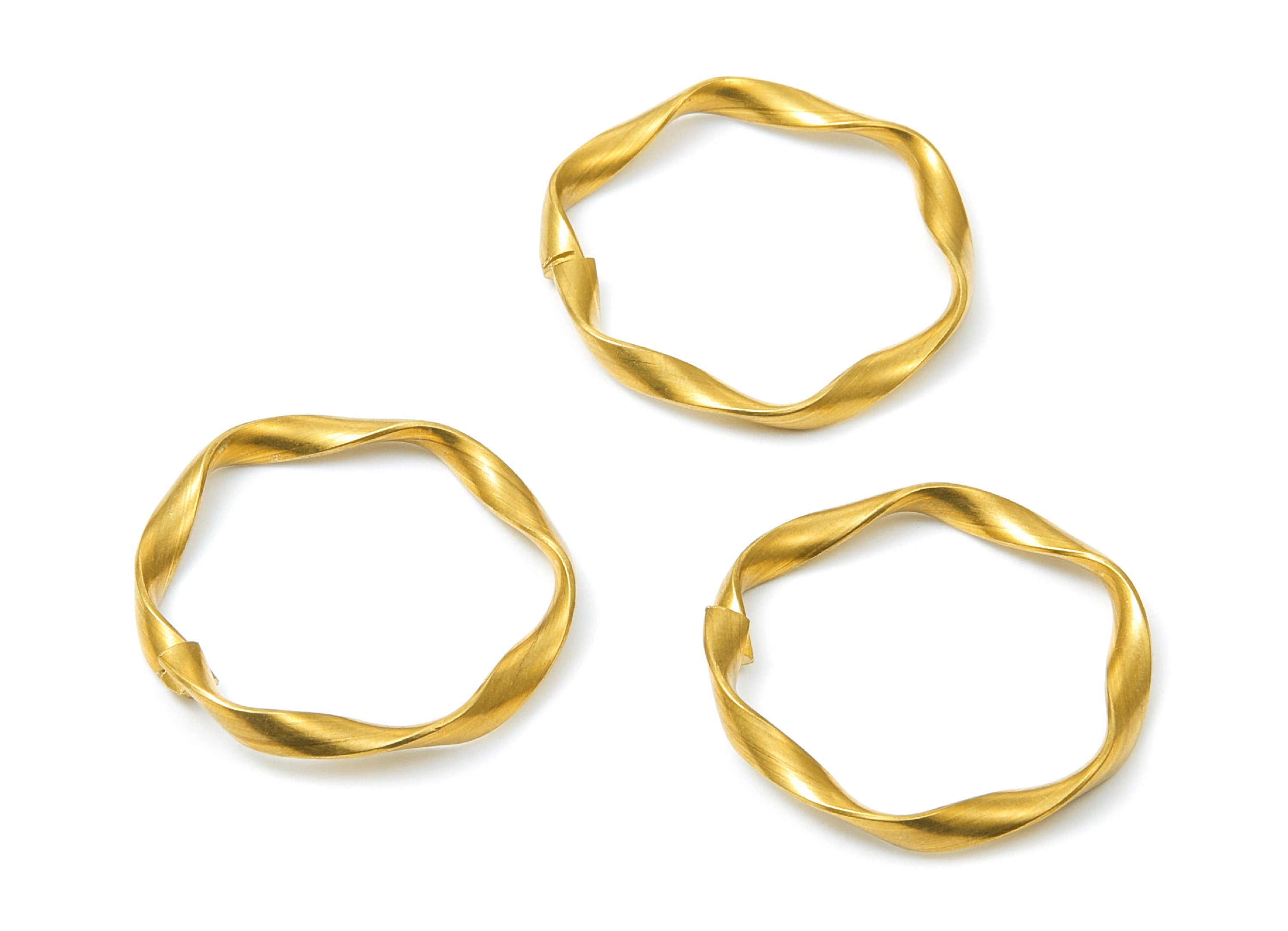 Brass Wavy Circle Charms - Wavy Circle Shaped Raw Brass Pendant - Jewelry Supplies - 29x28,6x3,17mm - PP1387 - DOMEDBAZAAR
