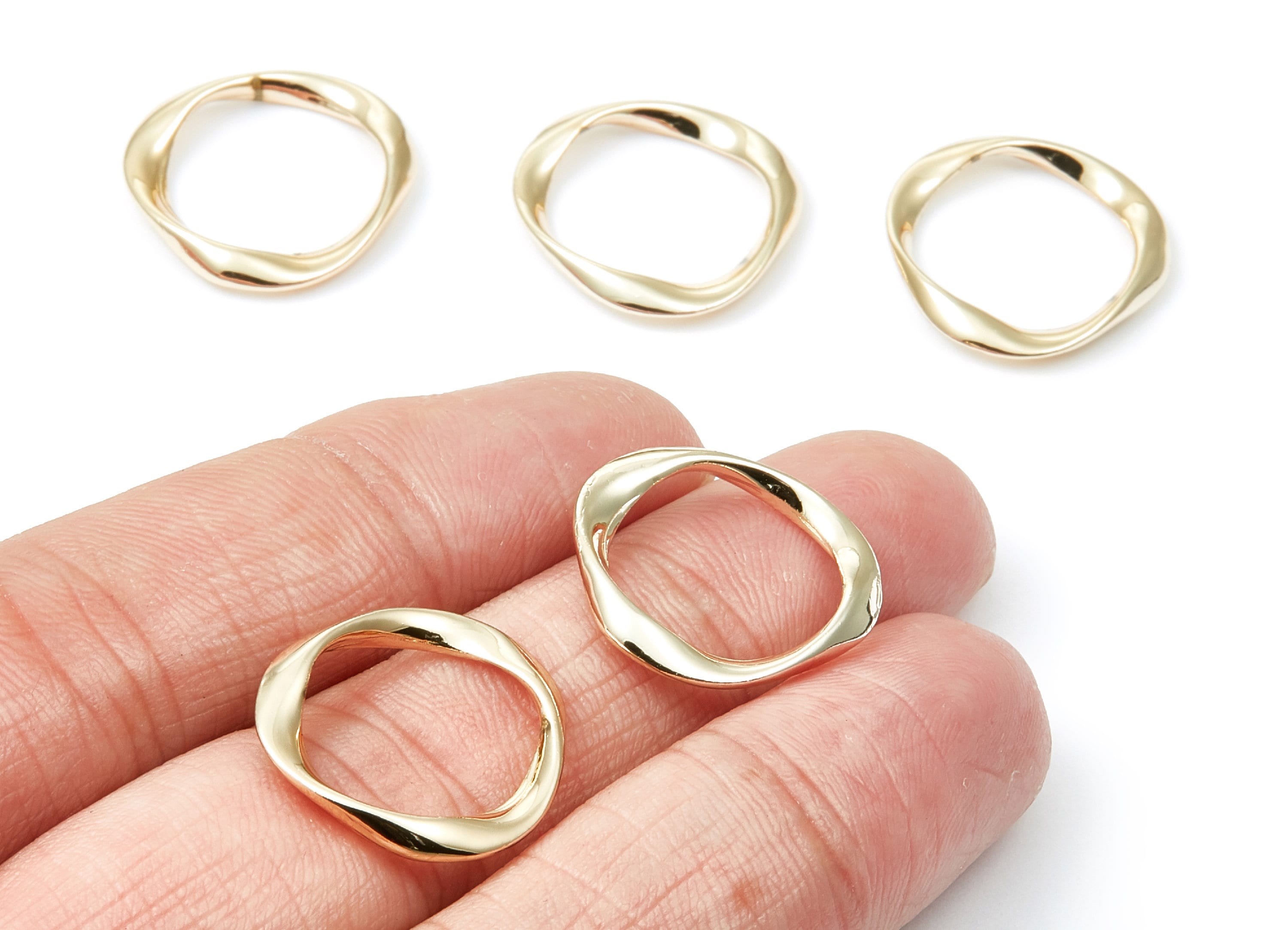 Circle Shaped Charms - Zinc Alloy Wavy Circle Shaped - Gold Tone - Alloy Pendant for Necklace - 19.9x19,1x2.43mm - ZZ1251 - DOMEDBAZAAR