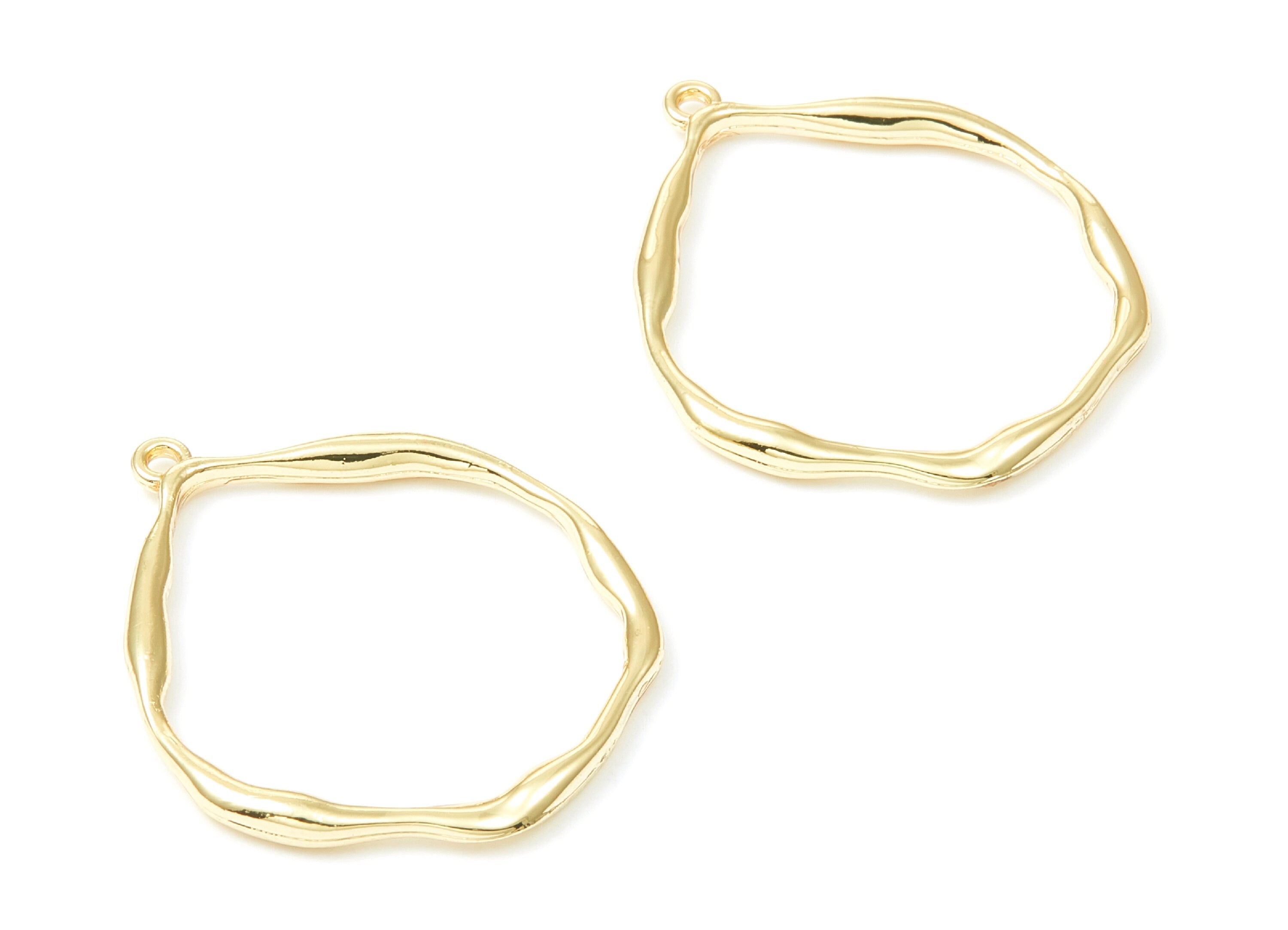 Circle Shaped Charms - Zinc Alloy Wavy Circle Shaped - Gold Tone - Alloy Pendant for Necklace - 33,1x39,2x3,43mm - ZZ1293 - DOMEDBAZAAR