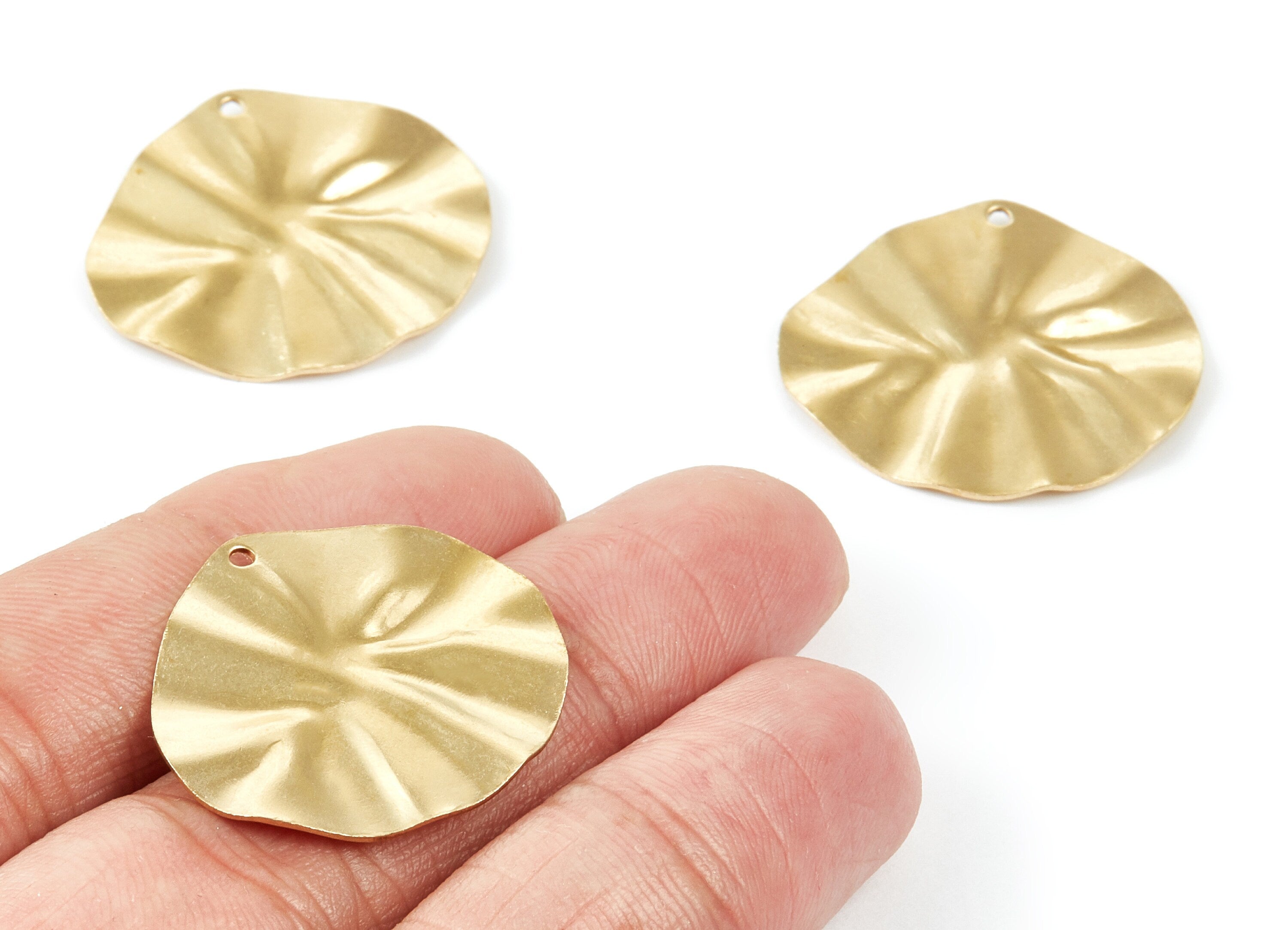 Brass Wavy Disc Charms - Wavy Disc Raw Brass Pendant - Earring Findings - Jewelry Supplies - 28,25x25,11x1,39mm - PP2053 - DOMEDBAZAAR