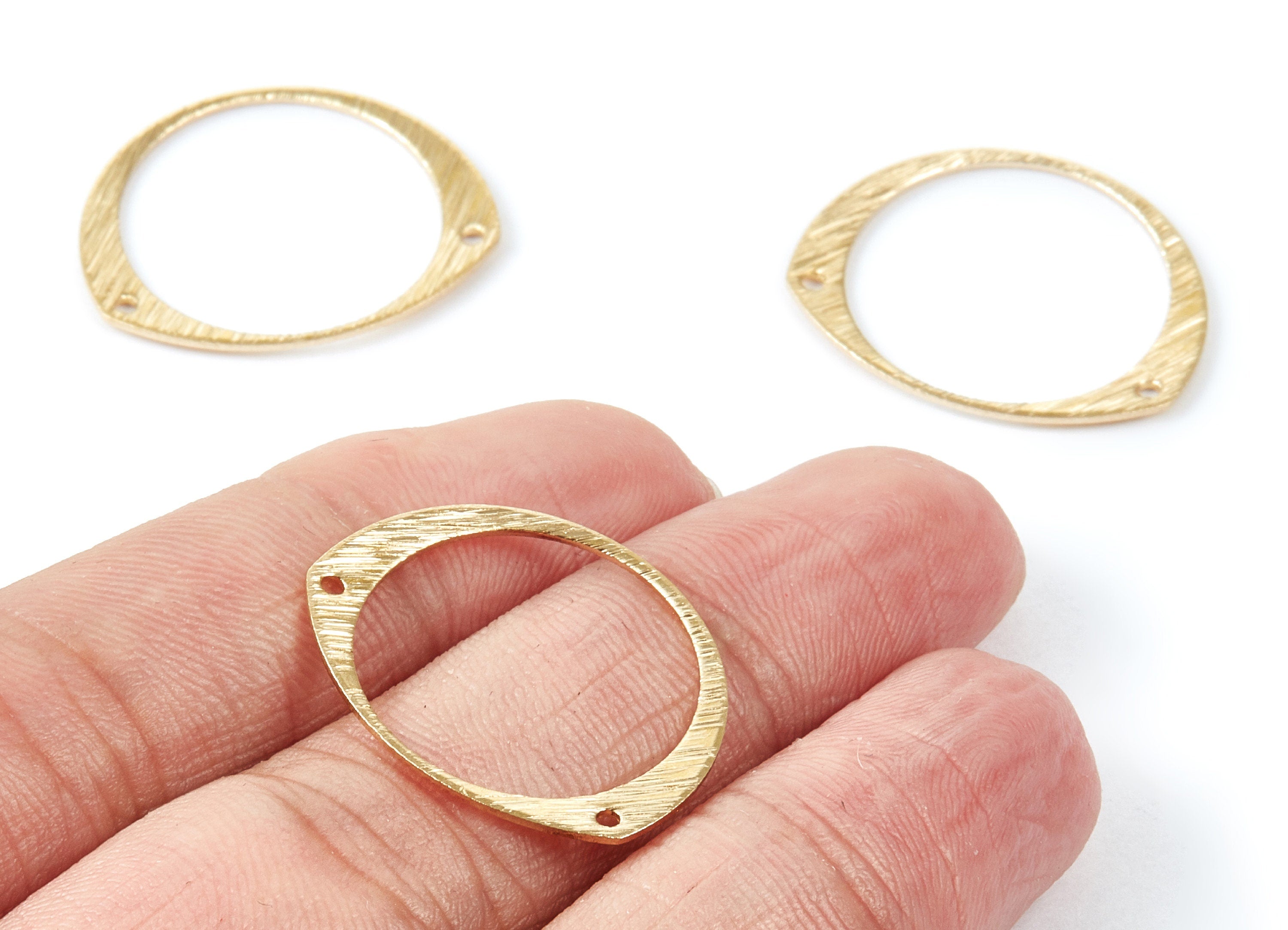 Brass Round Charms - Rough Textured Raw Brass Pendant - Connectors With 2 Holes - Jewelry Supplies - 25,95x21,7x0,83mm - PP1872 - DOMEDBAZAAR