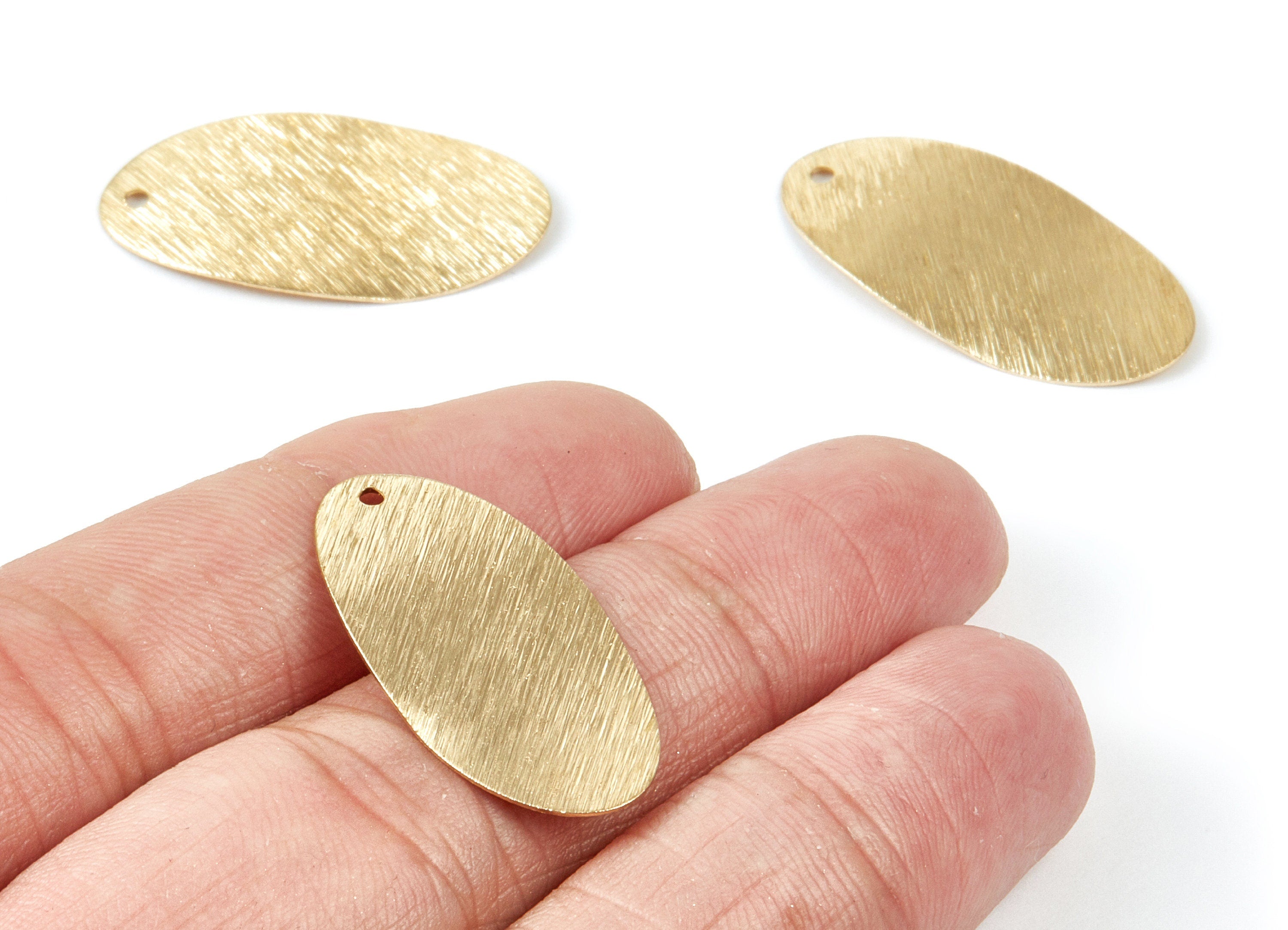 Brass Textured Oval Charms - Textured Oval Raw Brass Pendant - Brass Earring Findings - Jewelry Supplies - 29,5x15,5x0,7mm - PP1929 - DOMEDBAZAAR