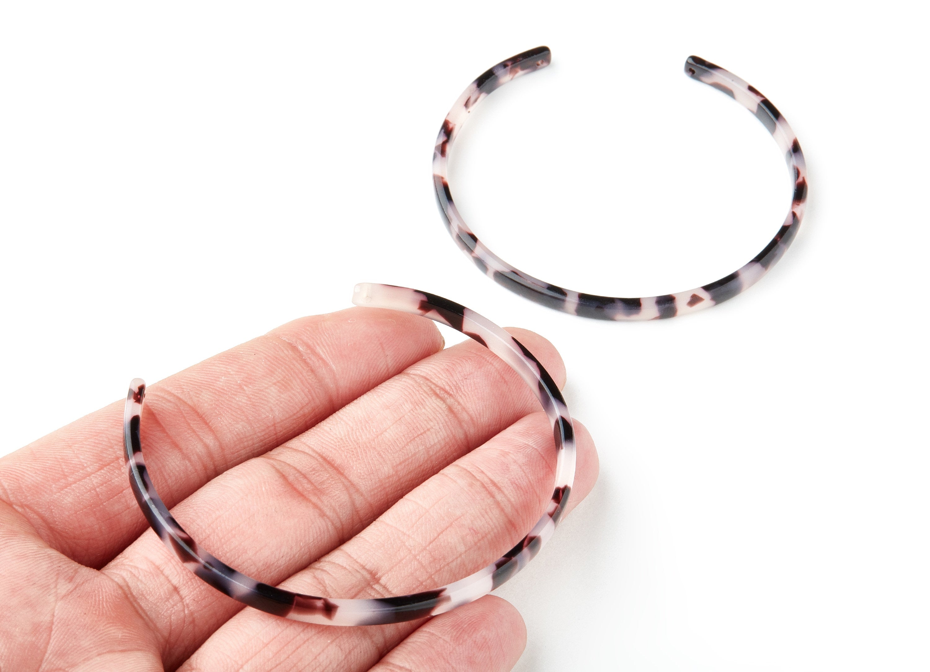 Acetate Acrylic Cuff Bracelet - Blonde Tortoise Shell Bracelet With 2 Holes - Circle Bracelet - Color Code: A06 - 63.5x55x2.6mm - AC1416A - DOMEDBAZAAR