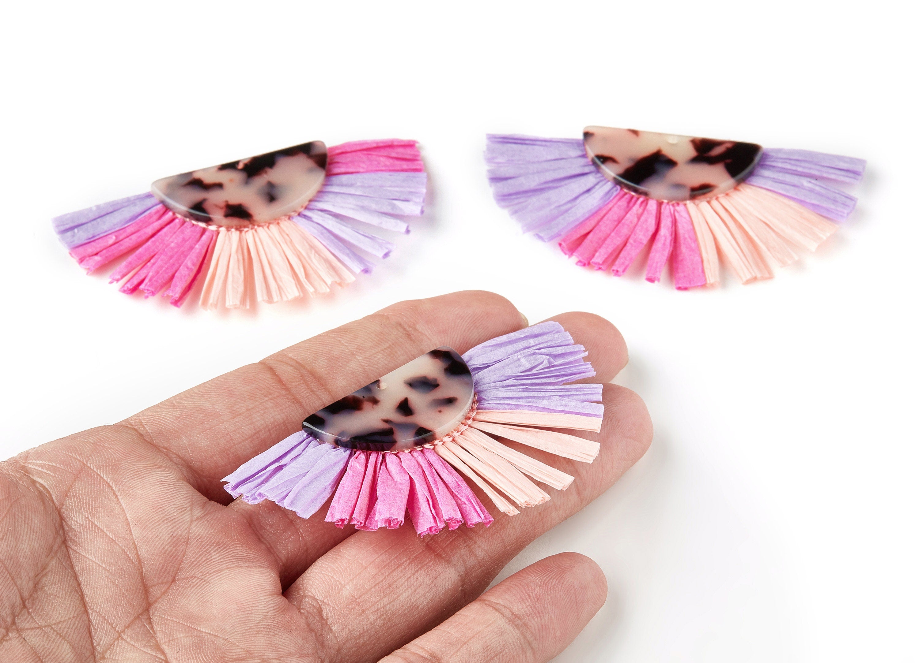 Acetate Tassels Fan Charm - Single Layer Raffia - Blonde Tortoise Shell Earring - Jewelry Supplie - Color Code: A07 - 70x53x4mm - AC1627-A07 - DOMEDBAZAAR