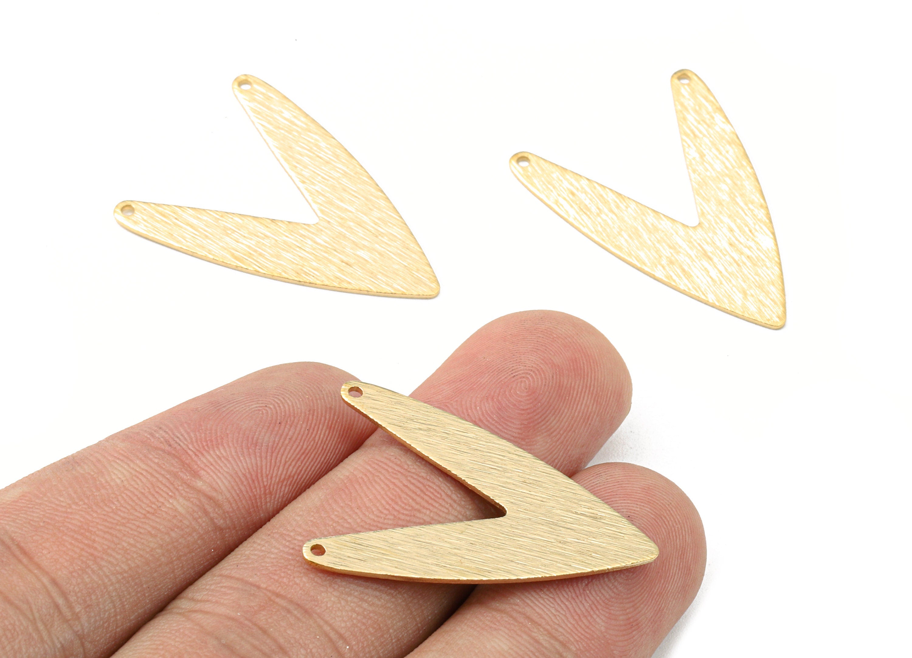 Brass Texture Arrow Connectors - Raw Brass Arrow Pendant and Necklace - Brass Texture V Connectors - 2 Holes - 30.63x22.69x0.79mm - PP2645 - DOMEDBAZAAR