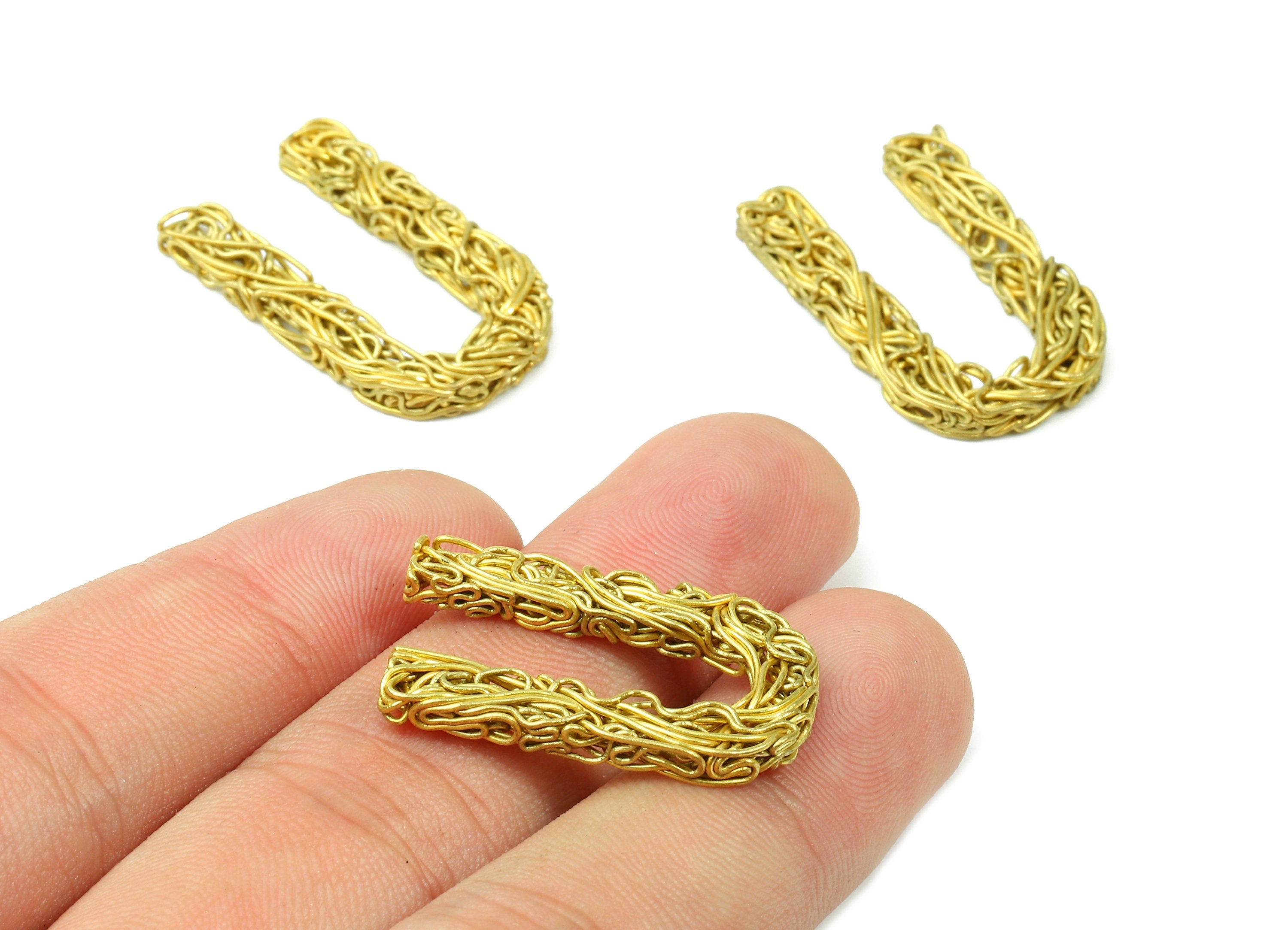Brass U letter Pendant - Raw Brass Hammered Wire Letter U Alphabets Charms  - Jewelry Supplies - 28.41x17.07x3.04mm - PP2939 - DOMEDBAZAAR