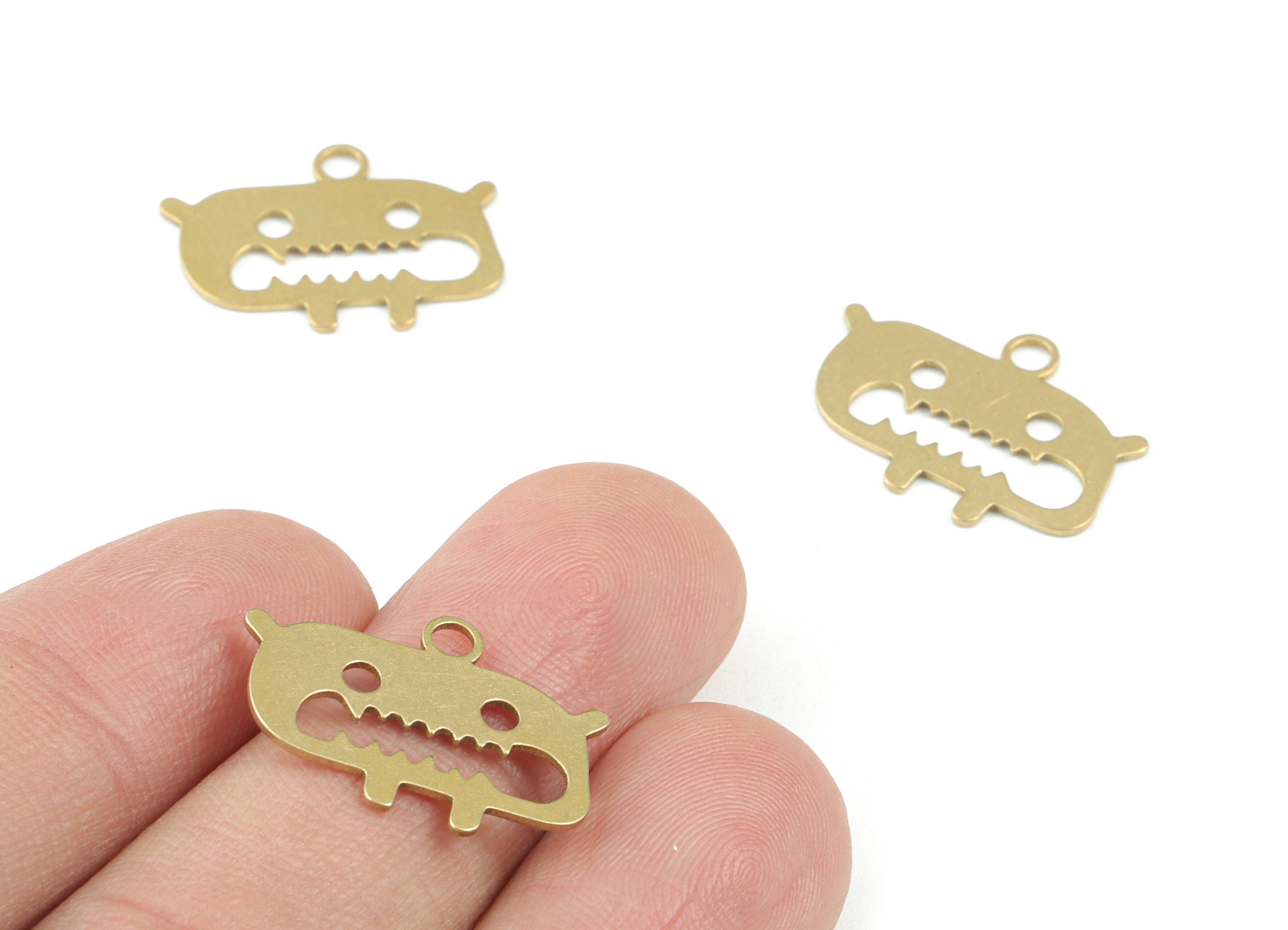 Big Mouth Pendant - Raw Brass Big Mouth Earring Charms -  Jewelry Making Supplies - 21x15x0.7mm - PPM3690 - DOMEDBAZAAR